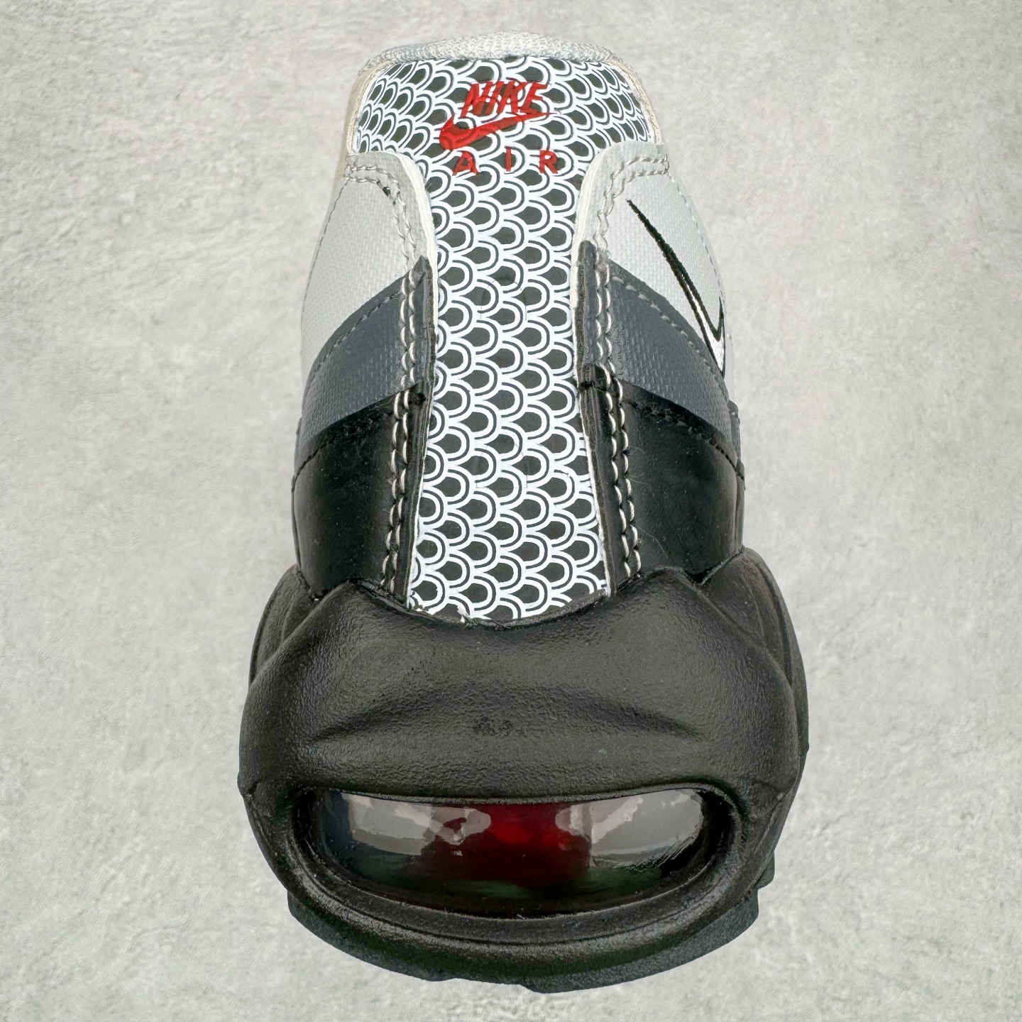 图片[8]-＃MX版 NK Air Max 95 复古减震气垫跑鞋 DQ3979-001 经典重温 外单专供大厂出品 品质稳定 一百余色 终端操作 鞋款设计灵感源于人体构造 中底设计基于人体的脊柱构造 是整体设计的核心 尼龙孔眼代表了肋骨 而分层式面板和网眼象征着肌肉纤维和肉体组织 Air Max 95采用了两个独立的吹塑成型的Air-Sole单元 并首次在前掌使用可视化气垫设计 Swoosh logo夜当作一个 点符号放在了鞋子的后帮位置 20年的发展让 AIR MAX 95有了不同的故事 20年后再度面向世人的时候 焕然一新的面貌 让人有了另外一种清新脱俗的感觉 尺码：39 40 40.5 41 42 42.5 43 44 44.5 45 46 47.5 48-选品中心