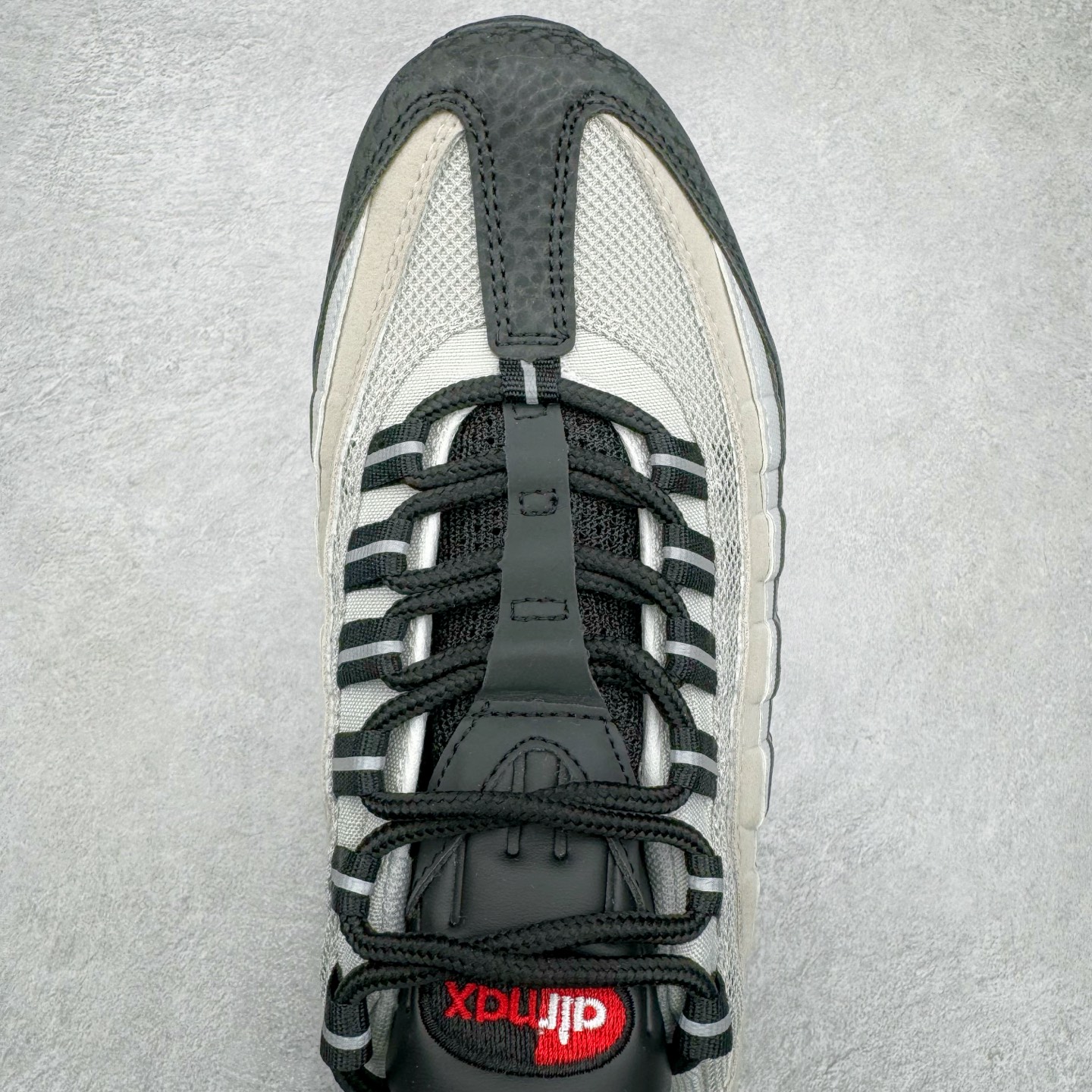 图片[4]-＃MX版 NK Air Max 95 复古减震气垫跑鞋 DQ3979-001 经典重温 外单专供大厂出品 品质稳定 一百余色 终端操作 鞋款设计灵感源于人体构造 中底设计基于人体的脊柱构造 是整体设计的核心 尼龙孔眼代表了肋骨 而分层式面板和网眼象征着肌肉纤维和肉体组织 Air Max 95采用了两个独立的吹塑成型的Air-Sole单元 并首次在前掌使用可视化气垫设计 Swoosh logo夜当作一个 点符号放在了鞋子的后帮位置 20年的发展让 AIR MAX 95有了不同的故事 20年后再度面向世人的时候 焕然一新的面貌 让人有了另外一种清新脱俗的感觉 尺码：39 40 40.5 41 42 42.5 43 44 44.5 45 46 47.5 48-选品中心