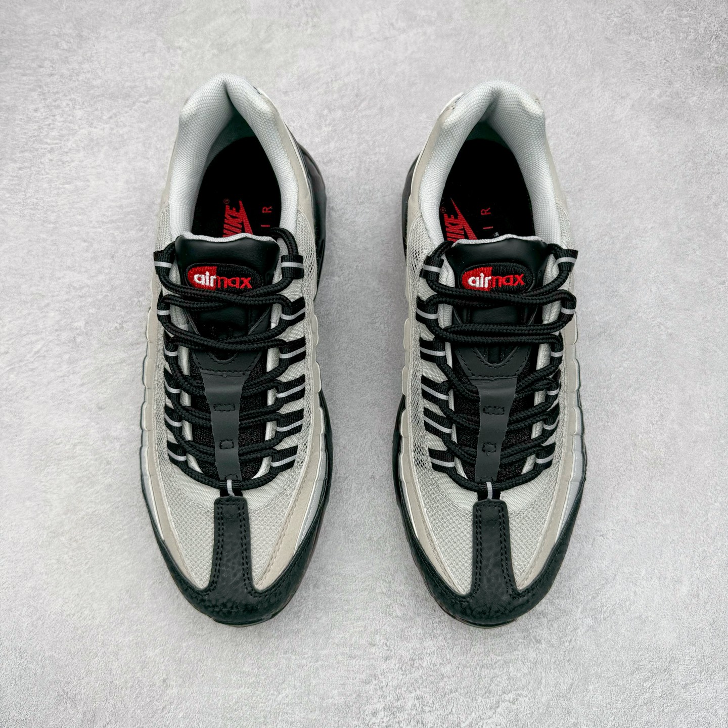 图片[2]-＃MX版 NK Air Max 95 复古减震气垫跑鞋 DQ3979-001 经典重温 外单专供大厂出品 品质稳定 一百余色 终端操作 鞋款设计灵感源于人体构造 中底设计基于人体的脊柱构造 是整体设计的核心 尼龙孔眼代表了肋骨 而分层式面板和网眼象征着肌肉纤维和肉体组织 Air Max 95采用了两个独立的吹塑成型的Air-Sole单元 并首次在前掌使用可视化气垫设计 Swoosh logo夜当作一个 点符号放在了鞋子的后帮位置 20年的发展让 AIR MAX 95有了不同的故事 20年后再度面向世人的时候 焕然一新的面貌 让人有了另外一种清新脱俗的感觉 尺码：39 40 40.5 41 42 42.5 43 44 44.5 45 46 47.5 48-选品中心