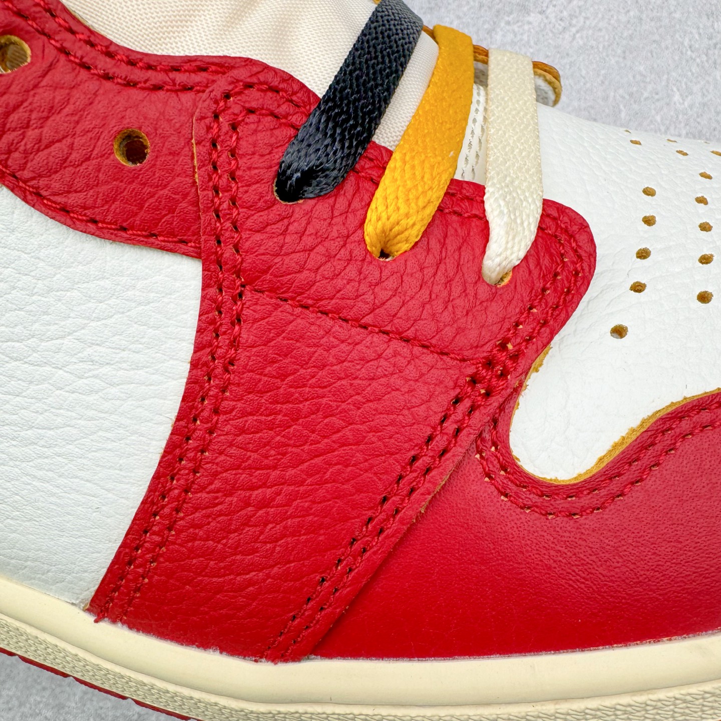 图片[17]-＃FK纯原 Union x Air Jordan AJ1 Retro High NRG 联名四色拼接灰白红 HV8563-600 原盒原配 原厂拉帮工艺 针距密度一致 全新升级网板中底 原楦原纸板开发 后跟弧度收口自然不对折 极致一眼正品既视感 原厂皮料 进口玻璃冲刀皮料裁剪零毛边 承诺百分百一致原鞋 全鞋电脑针车工艺 鞋面清洁度最高QC检验标准 控制溢胶 飞翼3D高频深度立体 鞋盒、防尘纸 均采购来自原厂 尺码：40 40.5 41 42 42.5 43 44 44.5 45 46 47.5-选品中心