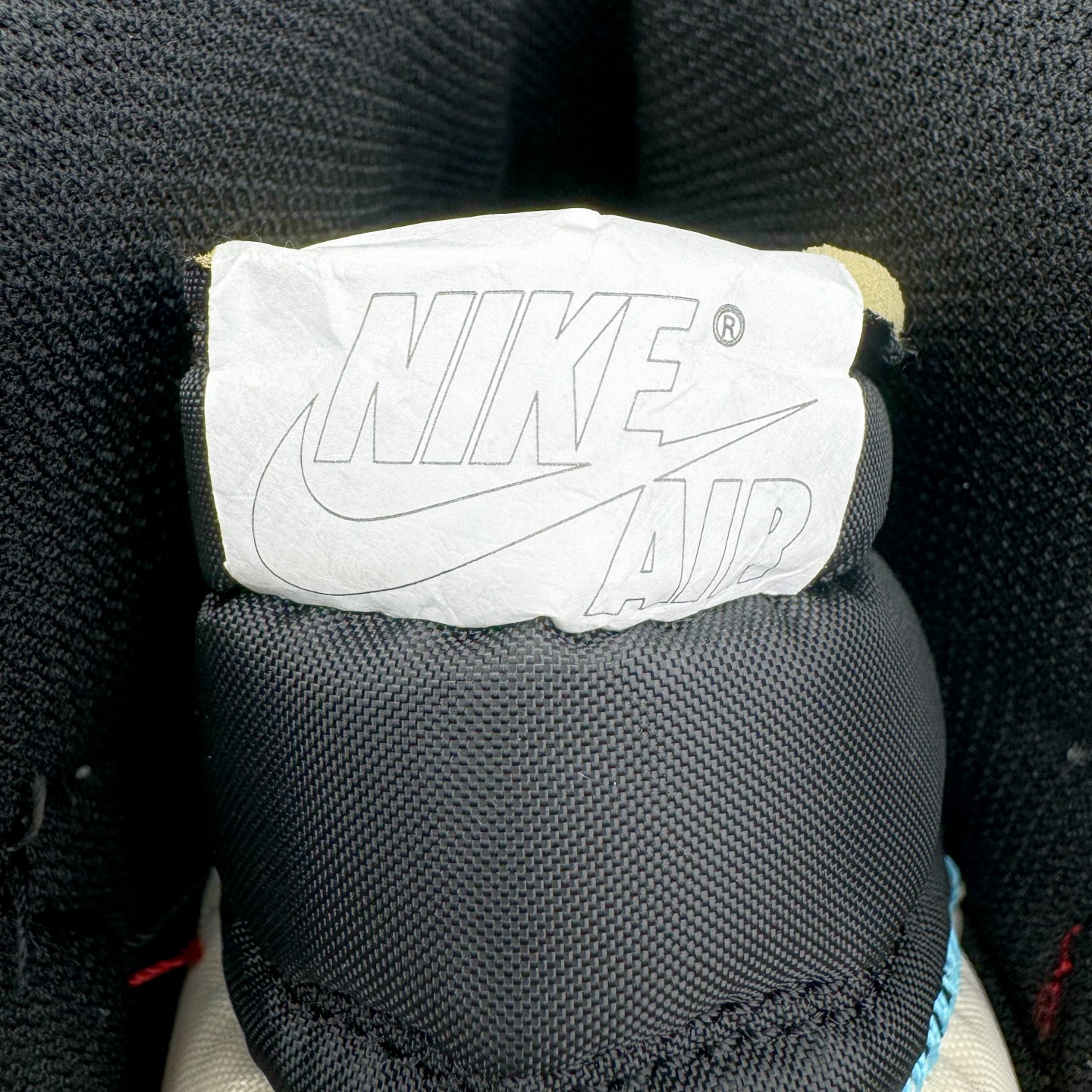 图片[14]-＃FK纯原 Union x Air Jordan AJ1 Retro High NRG 联名四色拼接灰白红 HV8563-600 原盒原配 原厂拉帮工艺 针距密度一致 全新升级网板中底 原楦原纸板开发 后跟弧度收口自然不对折 极致一眼正品既视感 原厂皮料 进口玻璃冲刀皮料裁剪零毛边 承诺百分百一致原鞋 全鞋电脑针车工艺 鞋面清洁度最高QC检验标准 控制溢胶 飞翼3D高频深度立体 鞋盒、防尘纸 均采购来自原厂 尺码：40 40.5 41 42 42.5 43 44 44.5 45 46 47.5-选品中心