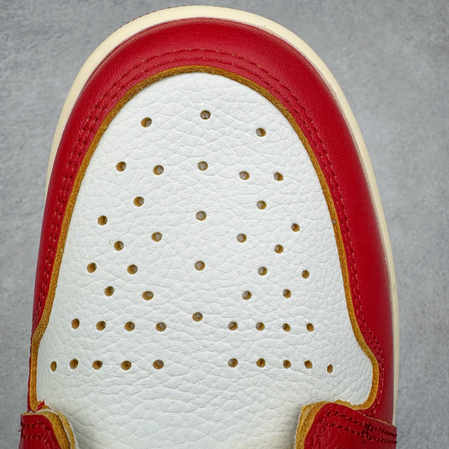 图片[16]-＃FK纯原 Union x Air Jordan AJ1 Retro High NRG 联名四色拼接灰白红 HV8563-600 原盒原配 原厂拉帮工艺 针距密度一致 全新升级网板中底 原楦原纸板开发 后跟弧度收口自然不对折 极致一眼正品既视感 原厂皮料 进口玻璃冲刀皮料裁剪零毛边 承诺百分百一致原鞋 全鞋电脑针车工艺 鞋面清洁度最高QC检验标准 控制溢胶 飞翼3D高频深度立体 鞋盒、防尘纸 均采购来自原厂 尺码：40 40.5 41 42 42.5 43 44 44.5 45 46 47.5-选品中心