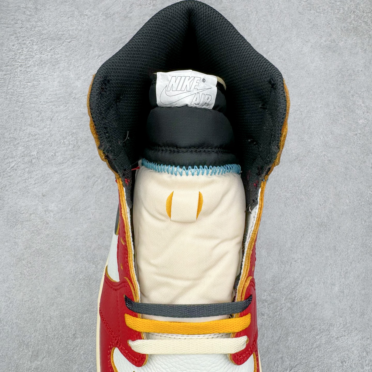 图片[5]-＃FK纯原 Union x Air Jordan AJ1 Retro High NRG 联名四色拼接灰白红 HV8563-600 原盒原配 原厂拉帮工艺 针距密度一致 全新升级网板中底 原楦原纸板开发 后跟弧度收口自然不对折 极致一眼正品既视感 原厂皮料 进口玻璃冲刀皮料裁剪零毛边 承诺百分百一致原鞋 全鞋电脑针车工艺 鞋面清洁度最高QC检验标准 控制溢胶 飞翼3D高频深度立体 鞋盒、防尘纸 均采购来自原厂 尺码：40 40.5 41 42 42.5 43 44 44.5 45 46 47.5-选品中心