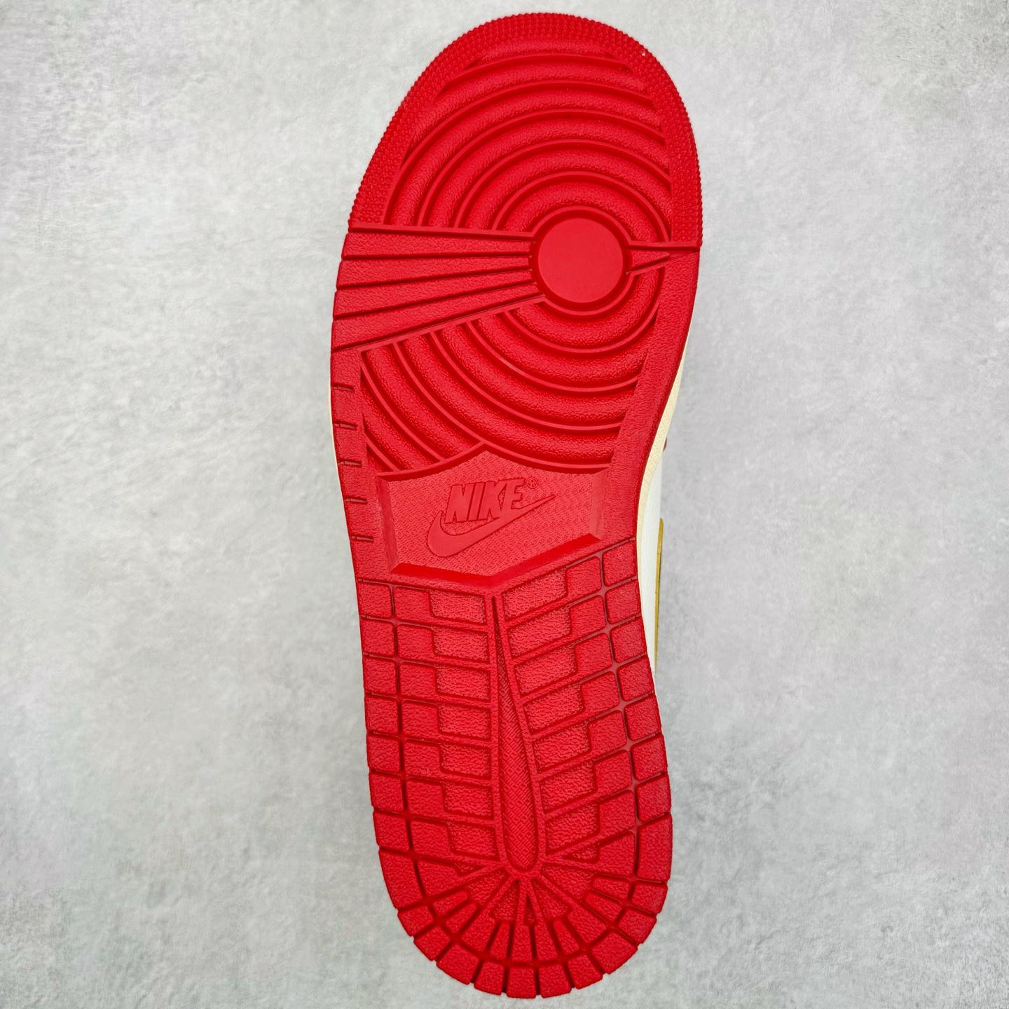 图片[9]-＃FK纯原 Union x Air Jordan AJ1 Retro High NRG 联名四色拼接灰白红 HV8563-600 原盒原配 原厂拉帮工艺 针距密度一致 全新升级网板中底 原楦原纸板开发 后跟弧度收口自然不对折 极致一眼正品既视感 原厂皮料 进口玻璃冲刀皮料裁剪零毛边 承诺百分百一致原鞋 全鞋电脑针车工艺 鞋面清洁度最高QC检验标准 控制溢胶 飞翼3D高频深度立体 鞋盒、防尘纸 均采购来自原厂 尺码：40 40.5 41 42 42.5 43 44 44.5 45 46 47.5-选品中心