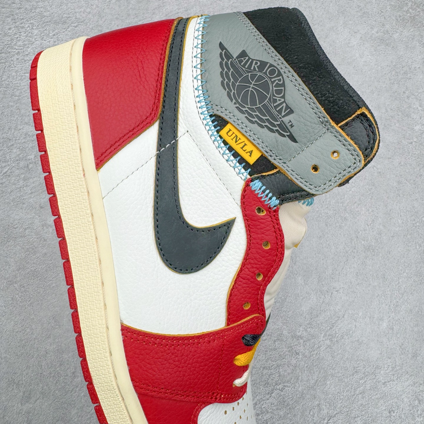 图片[6]-＃FK纯原 Union x Air Jordan AJ1 Retro High NRG 联名四色拼接灰白红 HV8563-600 原盒原配 原厂拉帮工艺 针距密度一致 全新升级网板中底 原楦原纸板开发 后跟弧度收口自然不对折 极致一眼正品既视感 原厂皮料 进口玻璃冲刀皮料裁剪零毛边 承诺百分百一致原鞋 全鞋电脑针车工艺 鞋面清洁度最高QC检验标准 控制溢胶 飞翼3D高频深度立体 鞋盒、防尘纸 均采购来自原厂 尺码：40 40.5 41 42 42.5 43 44 44.5 45 46 47.5-选品中心