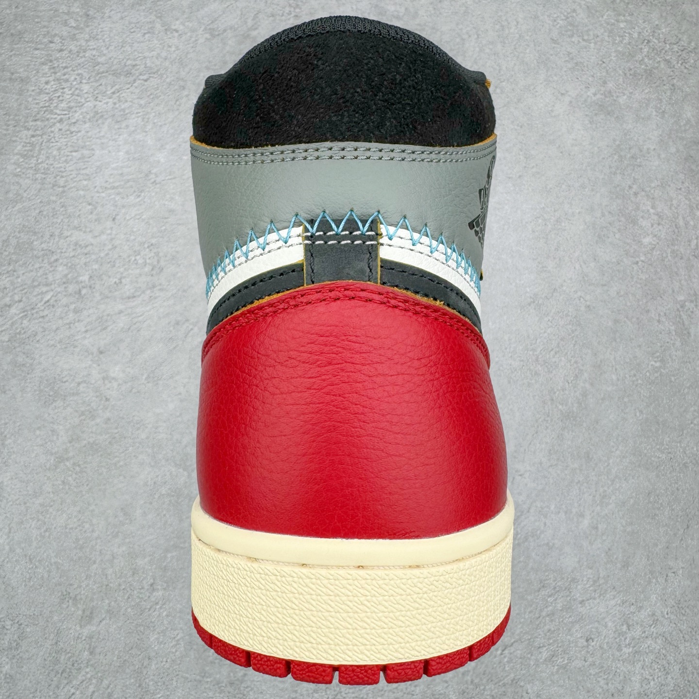 图片[8]-＃FK纯原 Union x Air Jordan AJ1 Retro High NRG 联名四色拼接灰白红 HV8563-600 原盒原配 原厂拉帮工艺 针距密度一致 全新升级网板中底 原楦原纸板开发 后跟弧度收口自然不对折 极致一眼正品既视感 原厂皮料 进口玻璃冲刀皮料裁剪零毛边 承诺百分百一致原鞋 全鞋电脑针车工艺 鞋面清洁度最高QC检验标准 控制溢胶 飞翼3D高频深度立体 鞋盒、防尘纸 均采购来自原厂 尺码：40 40.5 41 42 42.5 43 44 44.5 45 46 47.5-选品中心