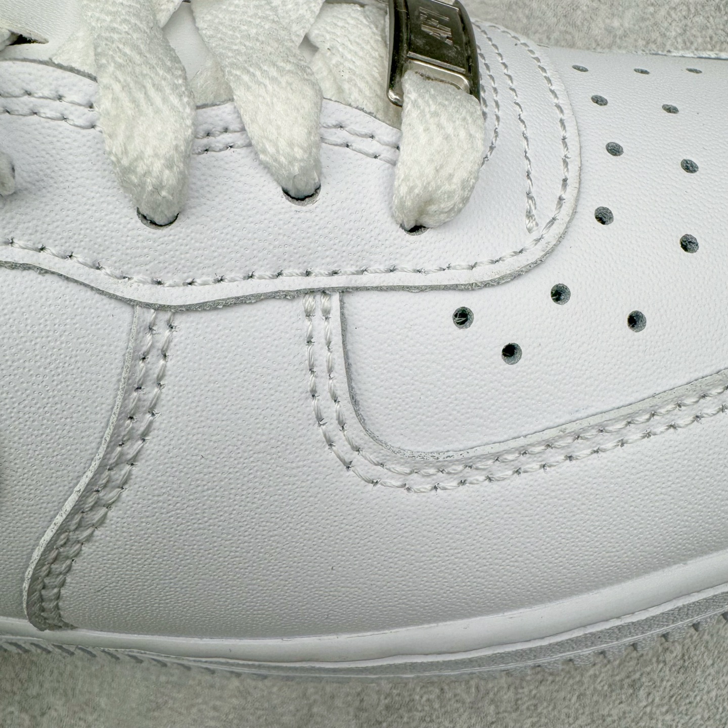 图片[15]-＃奥莱Zp订单福利 NK Air Force 1´07 Low 空军一号低帮百搭休闲运动板鞋 纯白 CW2288-111 独家渠道 市面未流通批次 奥莱直播间499 599一样的东西 碾压市面现存所有版本 公司一样的东西 超值回馈 帮你省钱 支持各种鉴定 柔软、弹性十足的缓震性能和出色的中底设计 横跨复古与现代的外型结合 造就出风靡全球三十多年的Force 1 直到今天还深受青睐 尺码：36 36.5 37.5 38 38.5 39 40 40.5 41 42 42.5 43 44 44.5 45 46-选品中心