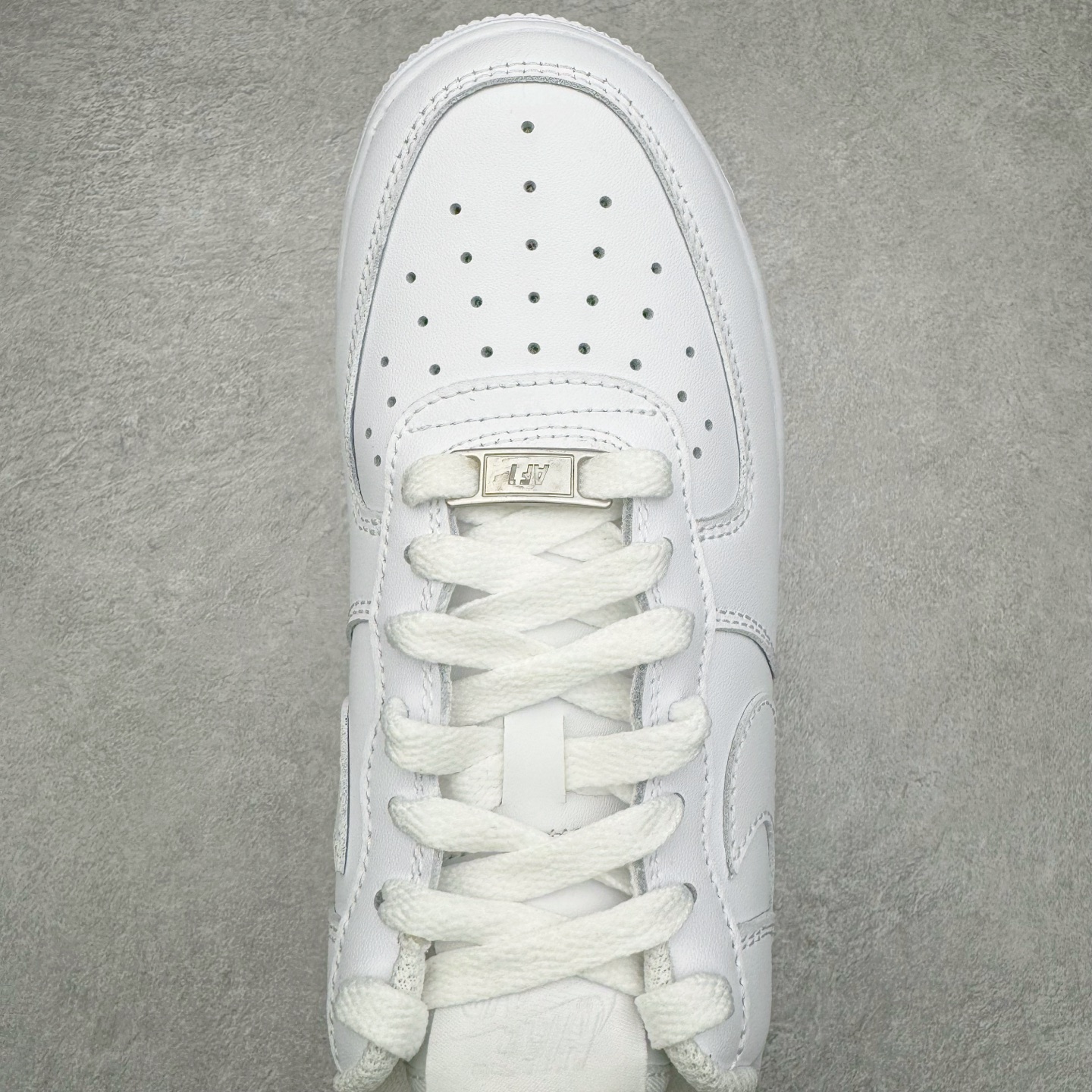 图片[4]-＃奥莱Zp订单福利 NK Air Force 1´07 Low 空军一号低帮百搭休闲运动板鞋 纯白 CW2288-111 独家渠道 市面未流通批次 奥莱直播间499 599一样的东西 碾压市面现存所有版本 公司一样的东西 超值回馈 帮你省钱 支持各种鉴定 柔软、弹性十足的缓震性能和出色的中底设计 横跨复古与现代的外型结合 造就出风靡全球三十多年的Force 1 直到今天还深受青睐 尺码：36 36.5 37.5 38 38.5 39 40 40.5 41 42 42.5 43 44 44.5 45 46-选品中心