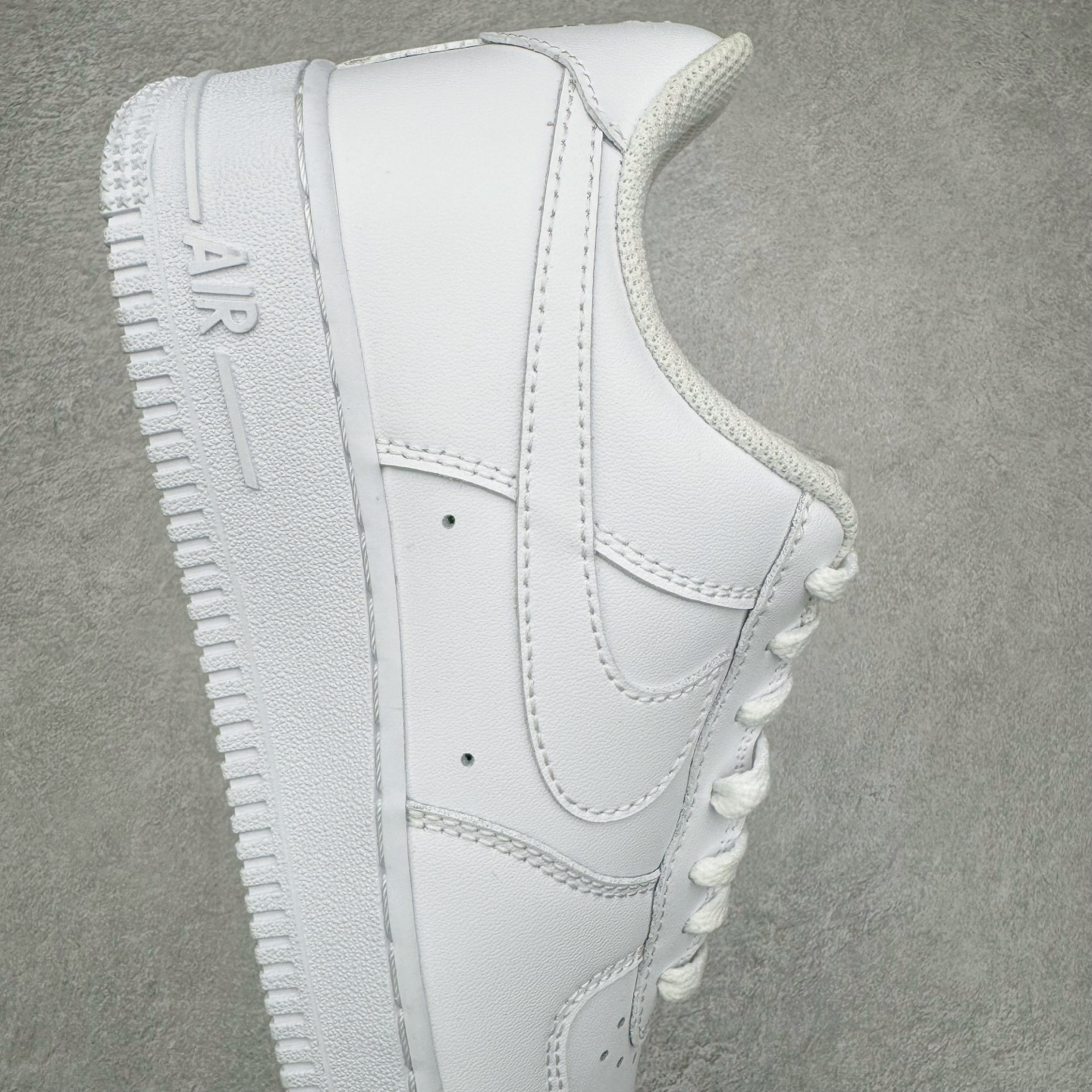图片[6]-＃奥莱Zp订单福利 NK Air Force 1´07 Low 空军一号低帮百搭休闲运动板鞋 纯白 CW2288-111 独家渠道 市面未流通批次 奥莱直播间499 599一样的东西 碾压市面现存所有版本 公司一样的东西 超值回馈 帮你省钱 支持各种鉴定 柔软、弹性十足的缓震性能和出色的中底设计 横跨复古与现代的外型结合 造就出风靡全球三十多年的Force 1 直到今天还深受青睐 尺码：36 36.5 37.5 38 38.5 39 40 40.5 41 42 42.5 43 44 44.5 45 46-选品中心