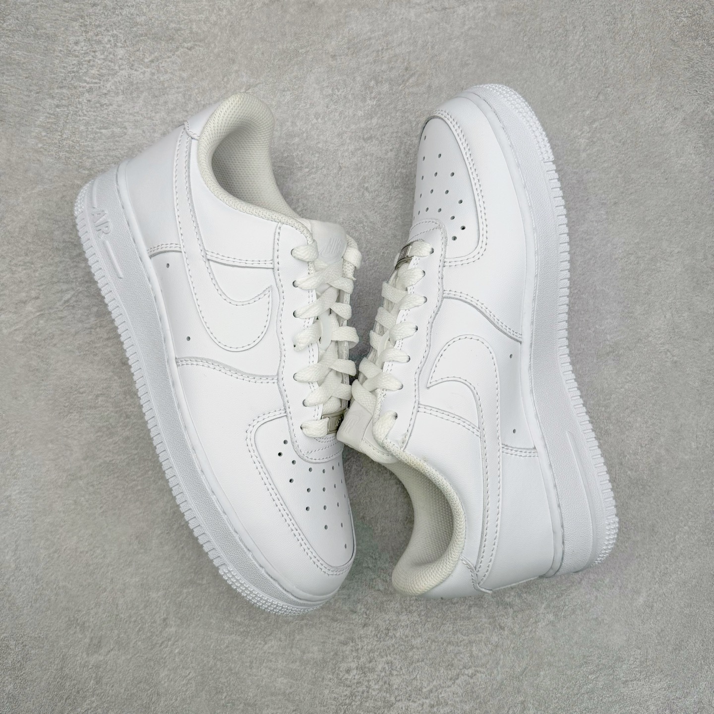 图片[3]-＃奥莱Zp订单福利 NK Air Force 1´07 Low 空军一号低帮百搭休闲运动板鞋 纯白 CW2288-111 独家渠道 市面未流通批次 奥莱直播间499 599一样的东西 碾压市面现存所有版本 公司一样的东西 超值回馈 帮你省钱 支持各种鉴定 柔软、弹性十足的缓震性能和出色的中底设计 横跨复古与现代的外型结合 造就出风靡全球三十多年的Force 1 直到今天还深受青睐 尺码：36 36.5 37.5 38 38.5 39 40 40.5 41 42 42.5 43 44 44.5 45 46-选品中心