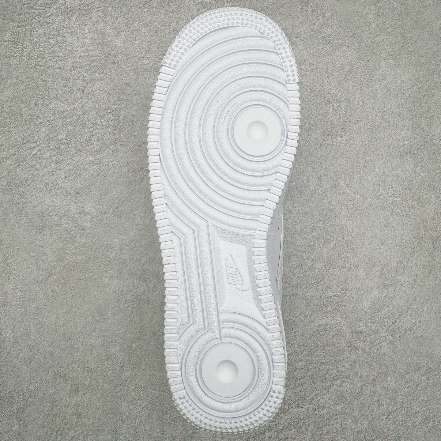 图片[9]-＃奥莱Zp订单福利 NK Air Force 1´07 Low 空军一号低帮百搭休闲运动板鞋 纯白 CW2288-111 独家渠道 市面未流通批次 奥莱直播间499 599一样的东西 碾压市面现存所有版本 公司一样的东西 超值回馈 帮你省钱 支持各种鉴定 柔软、弹性十足的缓震性能和出色的中底设计 横跨复古与现代的外型结合 造就出风靡全球三十多年的Force 1 直到今天还深受青睐 尺码：36 36.5 37.5 38 38.5 39 40 40.5 41 42 42.5 43 44 44.5 45 46-选品中心