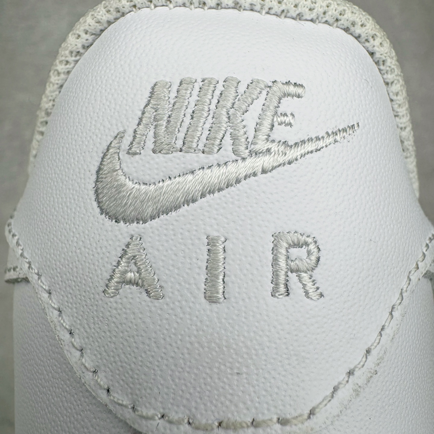 图片[11]-＃奥莱Zp订单福利 NK Air Force 1´07 Low 空军一号低帮百搭休闲运动板鞋 纯白 CW2288-111 独家渠道 市面未流通批次 奥莱直播间499 599一样的东西 碾压市面现存所有版本 公司一样的东西 超值回馈 帮你省钱 支持各种鉴定 柔软、弹性十足的缓震性能和出色的中底设计 横跨复古与现代的外型结合 造就出风靡全球三十多年的Force 1 直到今天还深受青睐 尺码：36 36.5 37.5 38 38.5 39 40 40.5 41 42 42.5 43 44 44.5 45 46-选品中心