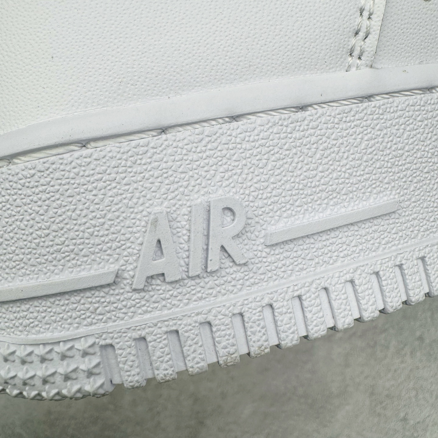 图片[17]-＃奥莱Zp订单福利 NK Air Force 1´07 Low 空军一号低帮百搭休闲运动板鞋 纯白 CW2288-111 独家渠道 市面未流通批次 奥莱直播间499 599一样的东西 碾压市面现存所有版本 公司一样的东西 超值回馈 帮你省钱 支持各种鉴定 柔软、弹性十足的缓震性能和出色的中底设计 横跨复古与现代的外型结合 造就出风靡全球三十多年的Force 1 直到今天还深受青睐 尺码：36 36.5 37.5 38 38.5 39 40 40.5 41 42 42.5 43 44 44.5 45 46-选品中心