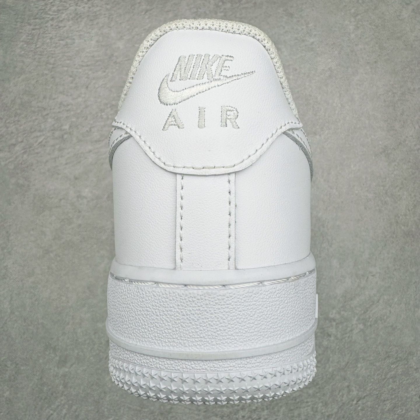 图片[8]-＃奥莱Zp订单福利 NK Air Force 1´07 Low 空军一号低帮百搭休闲运动板鞋 纯白 CW2288-111 独家渠道 市面未流通批次 奥莱直播间499 599一样的东西 碾压市面现存所有版本 公司一样的东西 超值回馈 帮你省钱 支持各种鉴定 柔软、弹性十足的缓震性能和出色的中底设计 横跨复古与现代的外型结合 造就出风靡全球三十多年的Force 1 直到今天还深受青睐 尺码：36 36.5 37.5 38 38.5 39 40 40.5 41 42 42.5 43 44 44.5 45 46-选品中心