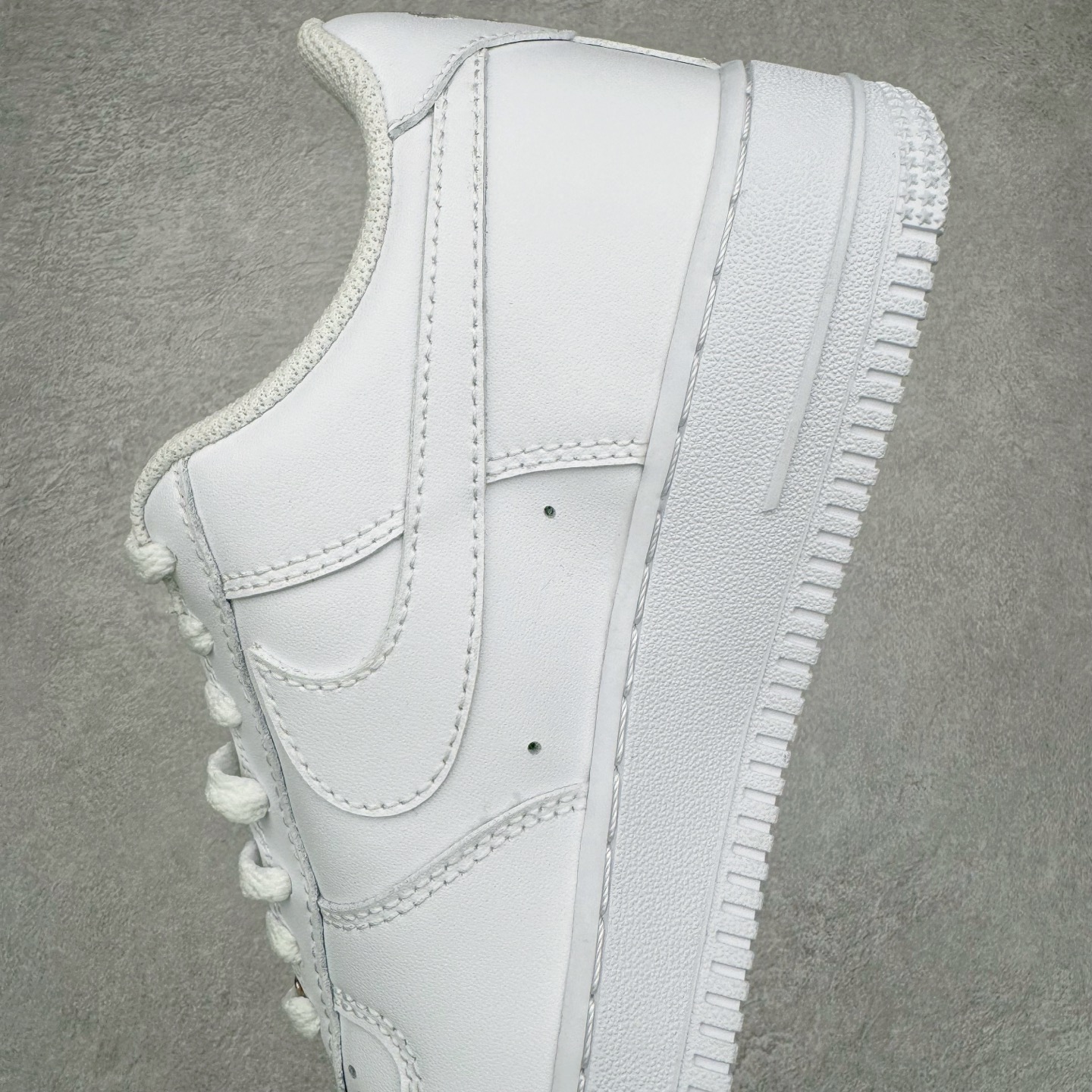 图片[7]-＃奥莱Zp订单福利 NK Air Force 1´07 Low 空军一号低帮百搭休闲运动板鞋 纯白 CW2288-111 独家渠道 市面未流通批次 奥莱直播间499 599一样的东西 碾压市面现存所有版本 公司一样的东西 超值回馈 帮你省钱 支持各种鉴定 柔软、弹性十足的缓震性能和出色的中底设计 横跨复古与现代的外型结合 造就出风靡全球三十多年的Force 1 直到今天还深受青睐 尺码：36 36.5 37.5 38 38.5 39 40 40.5 41 42 42.5 43 44 44.5 45 46-选品中心