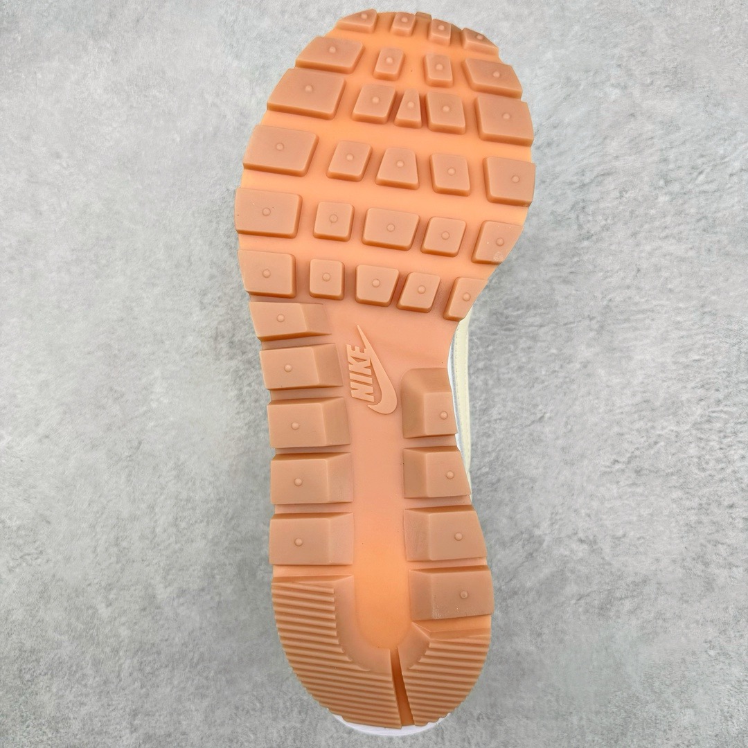 图片[9]-＃XP纯原福利 Sacai x NK VaporWaffle 联名款华夫3.0潮流休闲增高运动鞋 全套原楦原纸版原鞋开模 全网最具灵魂的版型 皮料卡色质感均保持原鞋一致 原装油墨Logo手工描漆 原装大底米色部分外尖内方 大底开口上翘弧度 后跟开口弧度高度原鞋一致 全鞋电脑针车 原厂鞋舌织唛标 原盒原配 中文合格证质保卡 客订外包保护盒 尺码对应库存明细‼️-选品中心