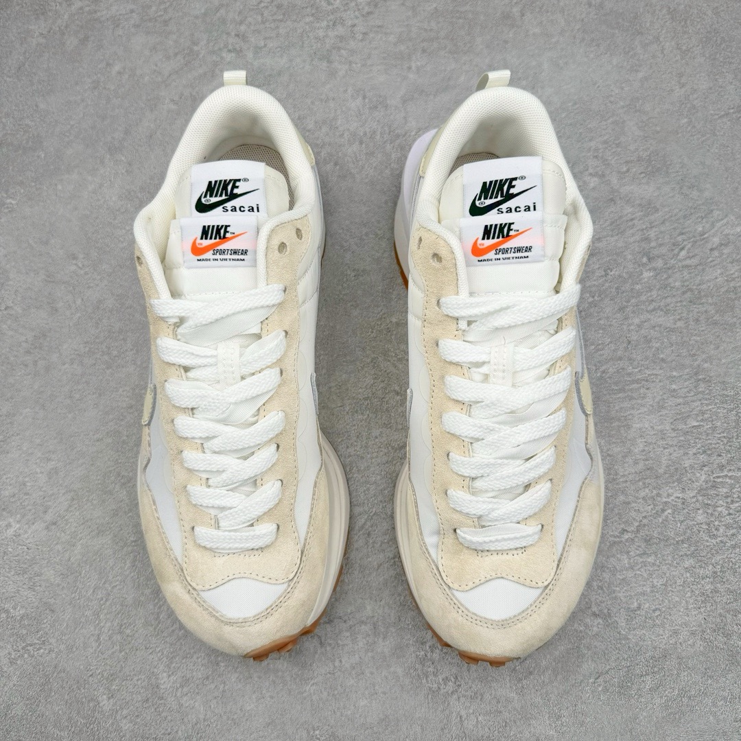 图片[2]-＃XP纯原福利 Sacai x NK VaporWaffle 联名款华夫3.0潮流休闲增高运动鞋 全套原楦原纸版原鞋开模 全网最具灵魂的版型 皮料卡色质感均保持原鞋一致 原装油墨Logo手工描漆 原装大底米色部分外尖内方 大底开口上翘弧度 后跟开口弧度高度原鞋一致 全鞋电脑针车 原厂鞋舌织唛标 原盒原配 中文合格证质保卡 客订外包保护盒 尺码对应库存明细‼️-选品中心