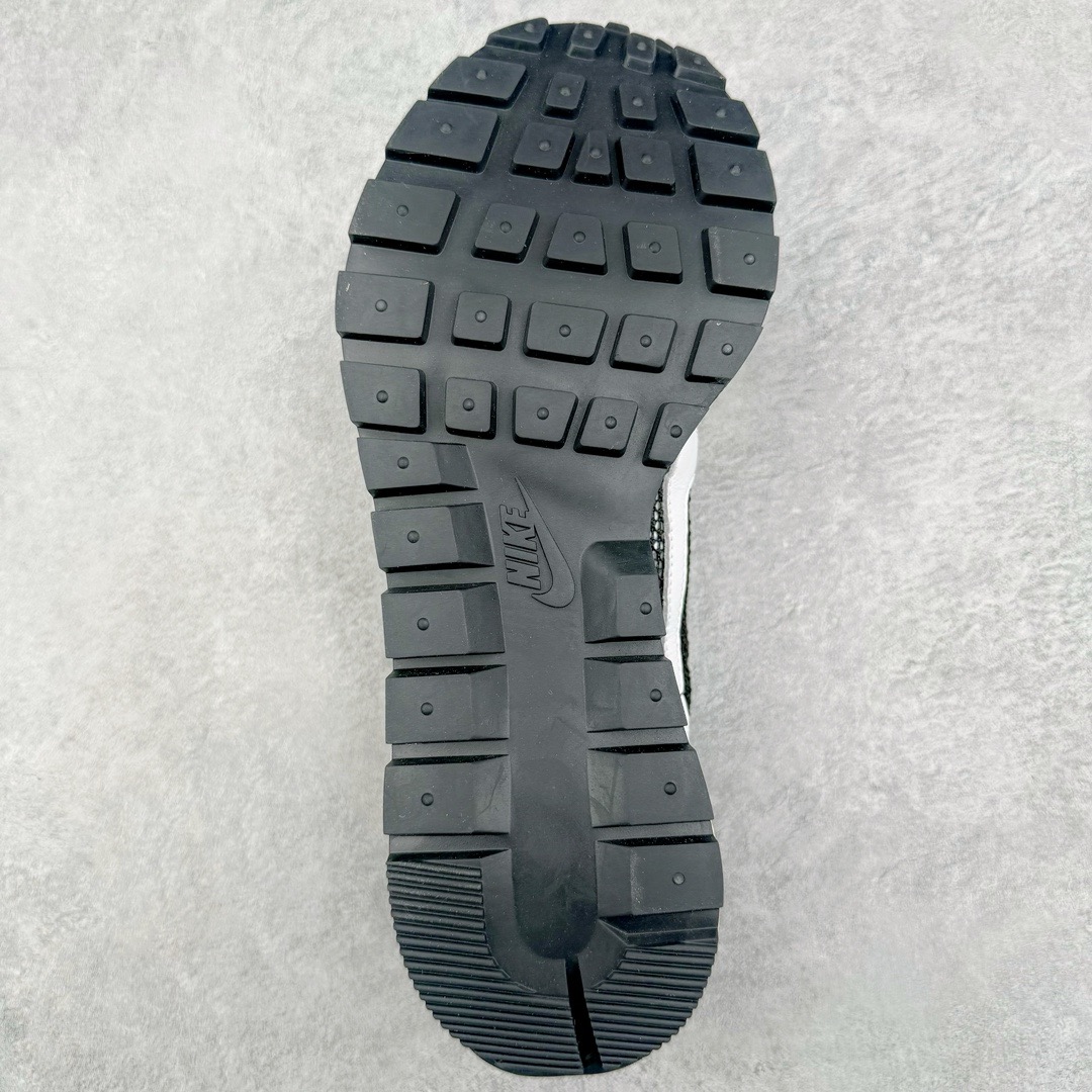 图片[8]-＃XP纯原福利 Sacai x NK VaporWaffle 联名款华夫3.0潮流休闲增高运动鞋 全套原楦原纸版原鞋开模 全网最具灵魂的版型 皮料卡色质感均保持原鞋一致 原装油墨Logo手工描漆 原装大底米色部分外尖内方 大底开口上翘弧度 后跟开口弧度高度原鞋一致 全鞋电脑针车 原厂鞋舌织唛标 原盒原配 中文合格证质保卡 客订外包保护盒 尺码对应库存明细‼️-选品中心