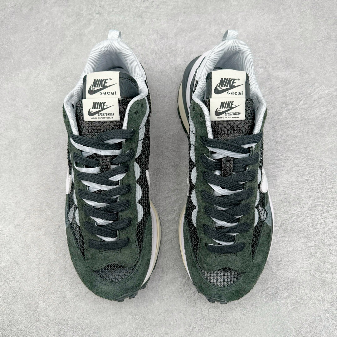 图片[2]-＃XP纯原福利 Sacai x NK VaporWaffle 联名款华夫3.0潮流休闲增高运动鞋 全套原楦原纸版原鞋开模 全网最具灵魂的版型 皮料卡色质感均保持原鞋一致 原装油墨Logo手工描漆 原装大底米色部分外尖内方 大底开口上翘弧度 后跟开口弧度高度原鞋一致 全鞋电脑针车 原厂鞋舌织唛标 原盒原配 中文合格证质保卡 客订外包保护盒 尺码对应库存明细‼️-选品中心