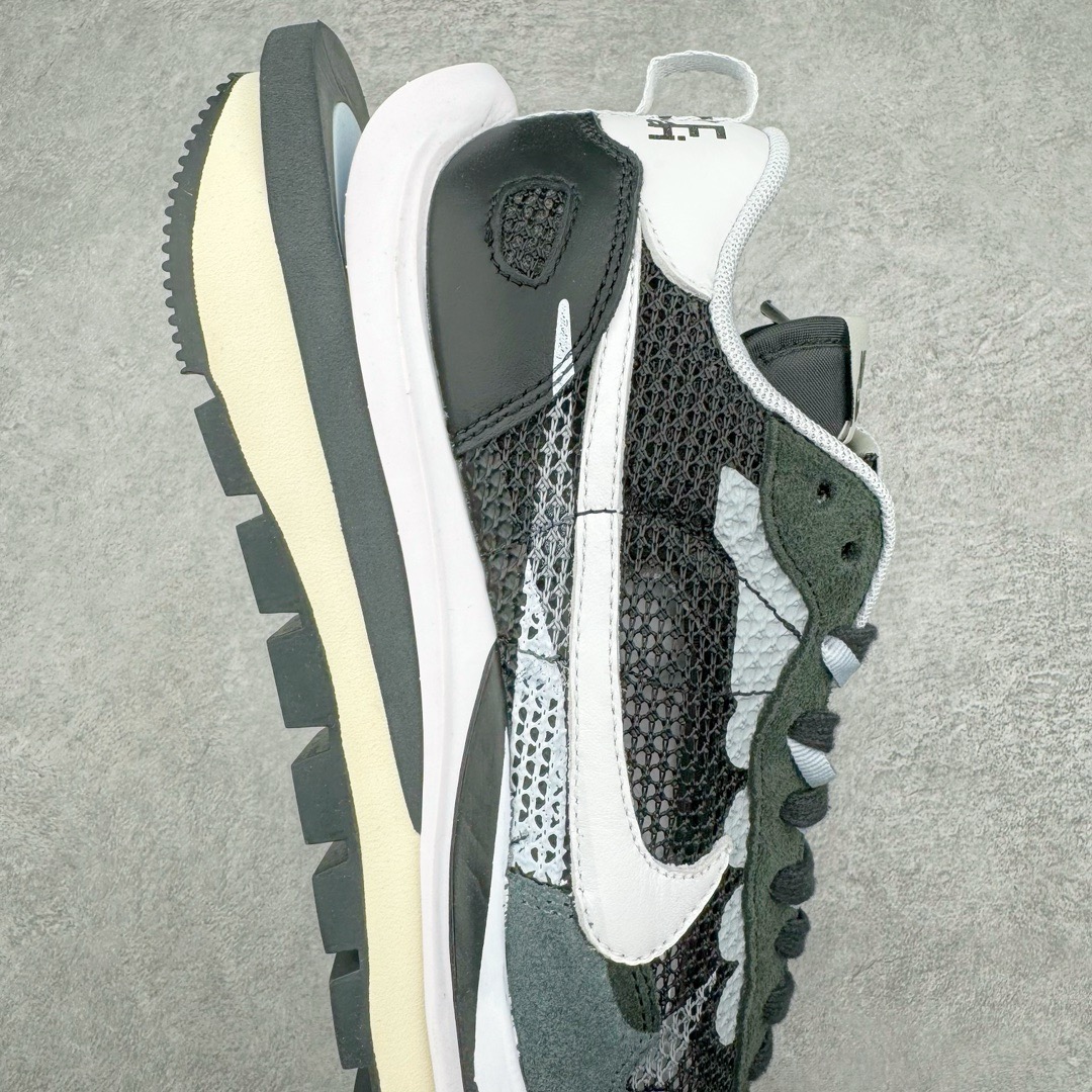 图片[6]-＃XP纯原福利 Sacai x NK VaporWaffle 联名款华夫3.0潮流休闲增高运动鞋 全套原楦原纸版原鞋开模 全网最具灵魂的版型 皮料卡色质感均保持原鞋一致 原装油墨Logo手工描漆 原装大底米色部分外尖内方 大底开口上翘弧度 后跟开口弧度高度原鞋一致 全鞋电脑针车 原厂鞋舌织唛标 原盒原配 中文合格证质保卡 客订外包保护盒 尺码对应库存明细‼️-选品中心