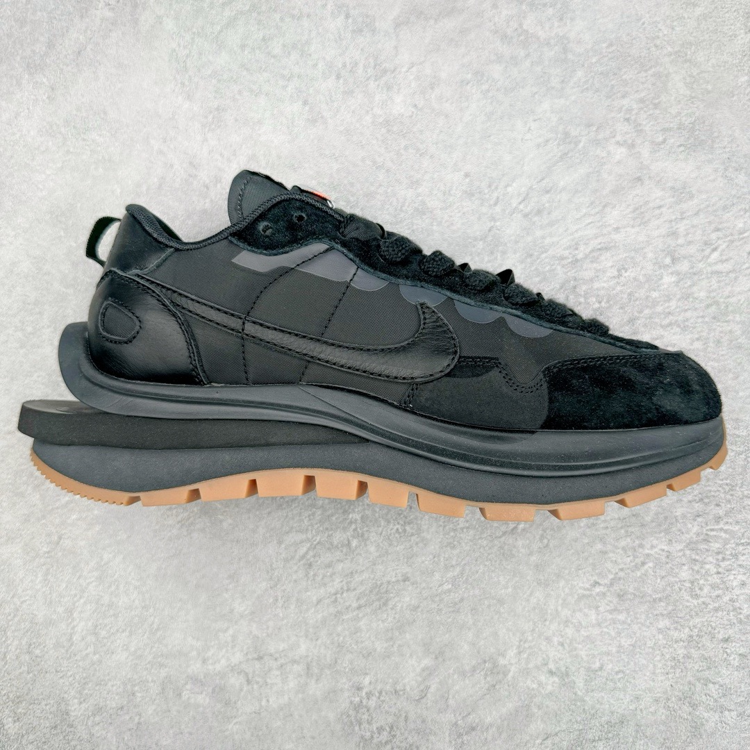 #XP纯原福利 Sacai x NK VaporWaffle 联名款华夫3.0潮流休闲增高运动鞋 全套原楦原纸版原鞋开模 全网最具灵魂的版型 皮料卡色质感均保持原鞋一致 原装油墨Logo手工描漆 原装大底米色部分外尖内方 大底开口上翘弧度 后跟开口弧度高度原鞋一致 全鞋电脑针车 原厂鞋舌织唛标 原盒原配 中文合格证质保卡 客订外包保护盒 尺码对应库存明细‼️-选品中心