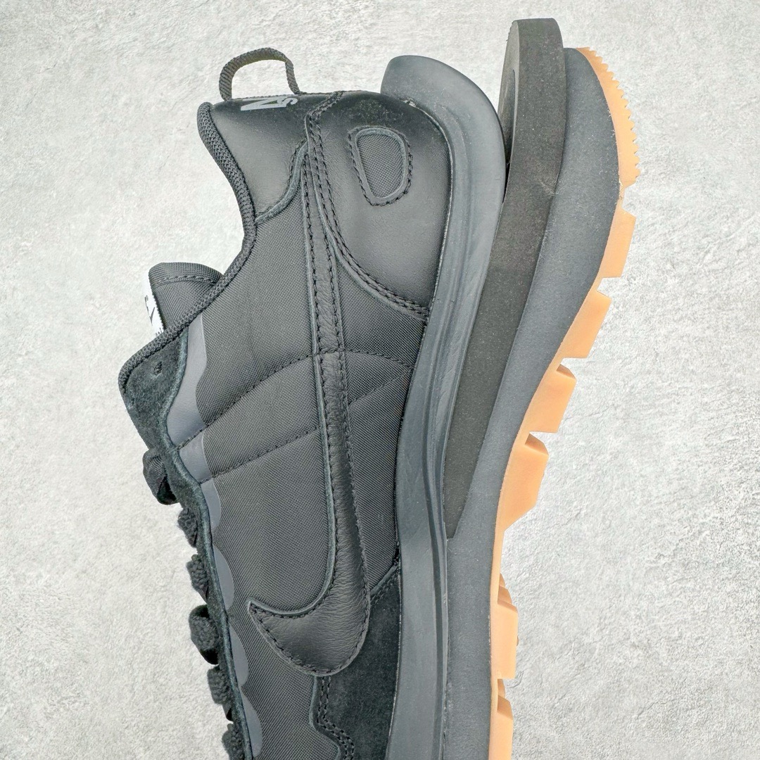 图片[7]-＃XP纯原福利 Sacai x NK VaporWaffle 联名款华夫3.0潮流休闲增高运动鞋 全套原楦原纸版原鞋开模 全网最具灵魂的版型 皮料卡色质感均保持原鞋一致 原装油墨Logo手工描漆 原装大底米色部分外尖内方 大底开口上翘弧度 后跟开口弧度高度原鞋一致 全鞋电脑针车 原厂鞋舌织唛标 原盒原配 中文合格证质保卡 客订外包保护盒 尺码对应库存明细‼️-选品中心