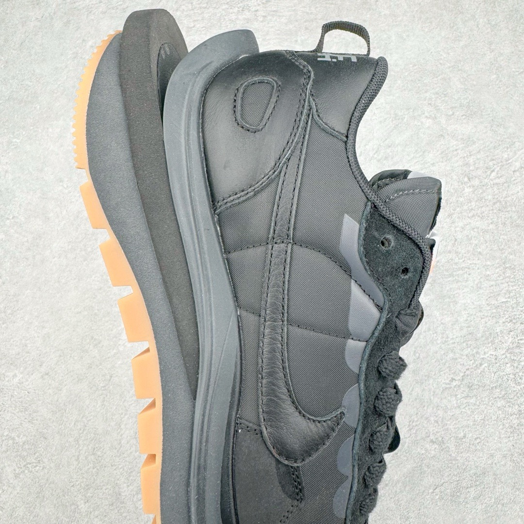 图片[6]-＃XP纯原福利 Sacai x NK VaporWaffle 联名款华夫3.0潮流休闲增高运动鞋 全套原楦原纸版原鞋开模 全网最具灵魂的版型 皮料卡色质感均保持原鞋一致 原装油墨Logo手工描漆 原装大底米色部分外尖内方 大底开口上翘弧度 后跟开口弧度高度原鞋一致 全鞋电脑针车 原厂鞋舌织唛标 原盒原配 中文合格证质保卡 客订外包保护盒 尺码对应库存明细‼️-选品中心