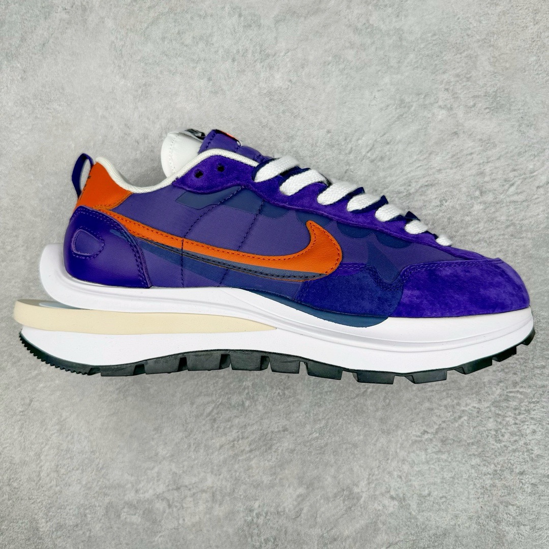 ＃XP纯原福利 Sacai x NK VaporWaffle 联名款华夫3.0潮流休闲增高运动鞋 全套原楦原纸版原鞋开模 全网最具灵魂的版型 皮料卡色质感均保持原鞋一致 原装油墨Logo手工描漆 原装大底米色部分外尖内方 大底开口上翘弧度 后跟开口弧度高度原鞋一致 全鞋电脑针车 原厂鞋舌织唛标 原盒原配 中文合格证质保卡 客订外包保护盒 尺码对应库存明细‼️-选品中心