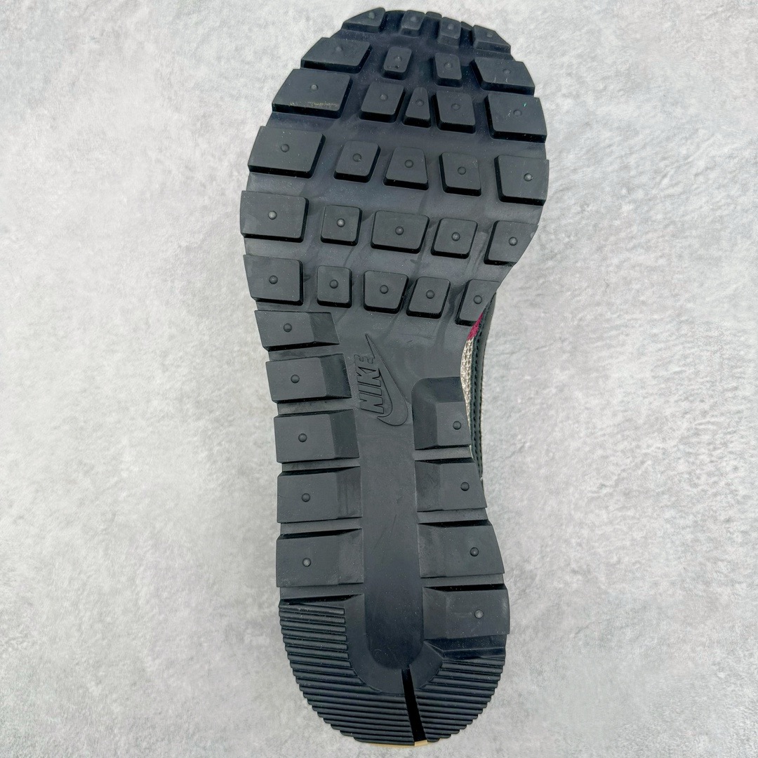 图片[9]-＃XP纯原福利 Sacai x NK VaporWaffle 联名款华夫3.0潮流休闲增高运动鞋 全套原楦原纸版原鞋开模 全网最具灵魂的版型 皮料卡色质感均保持原鞋一致 原装油墨Logo手工描漆 原装大底米色部分外尖内方 大底开口上翘弧度 后跟开口弧度高度原鞋一致 全鞋电脑针车 原厂鞋舌织唛标 原盒原配 中文合格证质保卡 客订外包保护盒 尺码对应库存明细‼️-选品中心