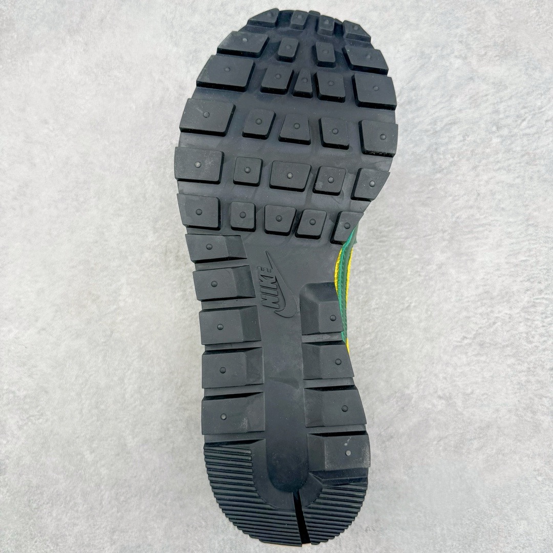 图片[9]-＃XP纯原福利 Sacai x NK VaporWaffle 联名款华夫3.0潮流休闲增高运动鞋 全套原楦原纸版原鞋开模 全网最具灵魂的版型 皮料卡色质感均保持原鞋一致 原装油墨Logo手工描漆 原装大底米色部分外尖内方 大底开口上翘弧度 后跟开口弧度高度原鞋一致 全鞋电脑针车 原厂鞋舌织唛标 原盒原配 中文合格证质保卡 客订外包保护盒 尺码对应库存明细‼️-选品中心