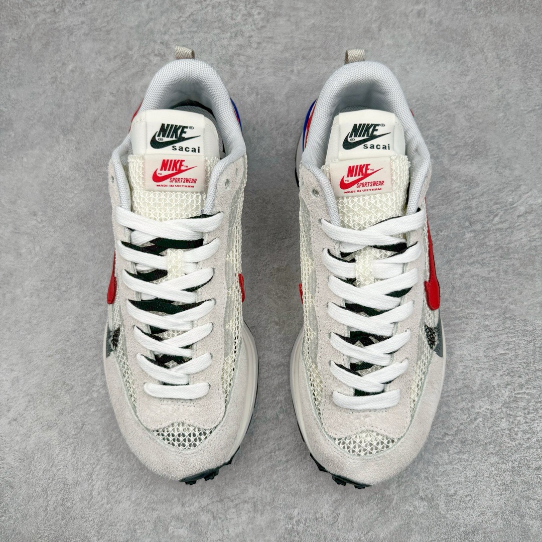 图片[2]-＃XP纯原福利 Sacai x NK VaporWaffle 联名款华夫3.0潮流休闲增高运动鞋 全套原楦原纸版原鞋开模 全网最具灵魂的版型 皮料卡色质感均保持原鞋一致 原装油墨Logo手工描漆 原装大底米色部分外尖内方 大底开口上翘弧度 后跟开口弧度高度原鞋一致 全鞋电脑针车 原厂鞋舌织唛标 原盒原配 中文合格证质保卡 客订外包保护盒 尺码对应库存明细‼️-选品中心