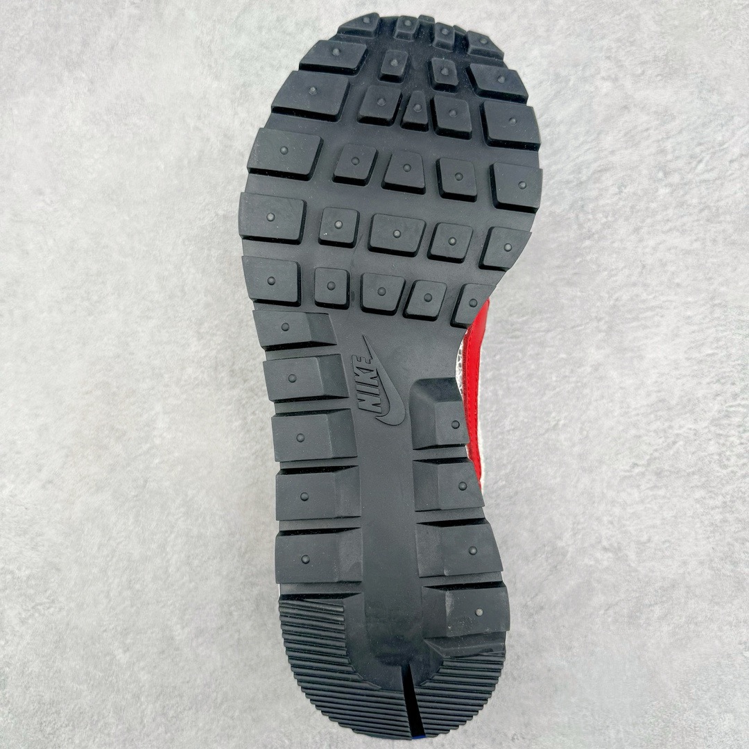 图片[9]-＃XP纯原福利 Sacai x NK VaporWaffle 联名款华夫3.0潮流休闲增高运动鞋 全套原楦原纸版原鞋开模 全网最具灵魂的版型 皮料卡色质感均保持原鞋一致 原装油墨Logo手工描漆 原装大底米色部分外尖内方 大底开口上翘弧度 后跟开口弧度高度原鞋一致 全鞋电脑针车 原厂鞋舌织唛标 原盒原配 中文合格证质保卡 客订外包保护盒 尺码对应库存明细‼️-选品中心