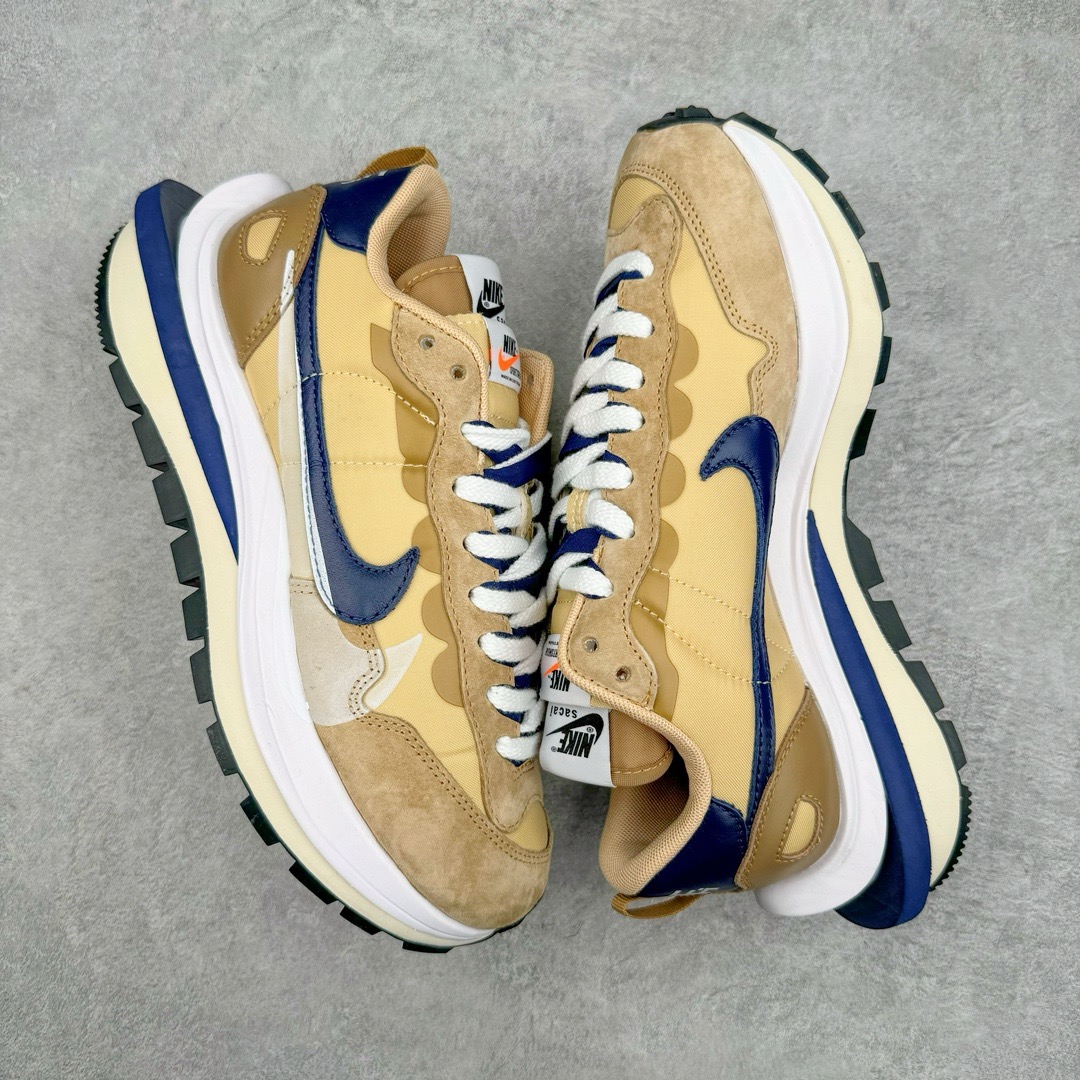 图片[3]-＃XP纯原福利 Sacai x NK VaporWaffle 联名款华夫3.0潮流休闲增高运动鞋 全套原楦原纸版原鞋开模 全网最具灵魂的版型 皮料卡色质感均保持原鞋一致 原装油墨Logo手工描漆 原装大底米色部分外尖内方 大底开口上翘弧度 后跟开口弧度高度原鞋一致 全鞋电脑针车 原厂鞋舌织唛标 原盒原配 中文合格证质保卡 客订外包保护盒 尺码对应库存明细‼️-选品中心