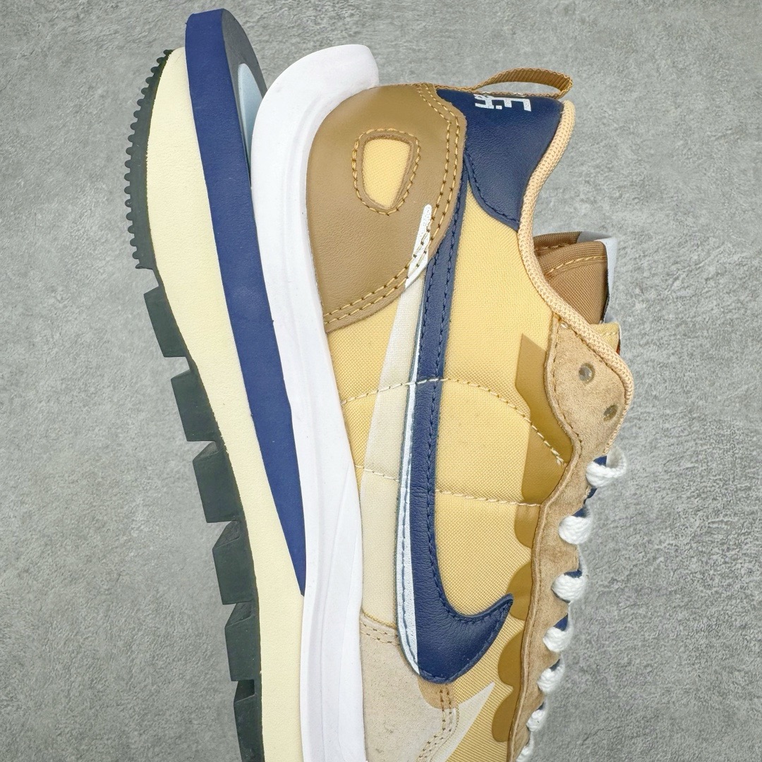 图片[6]-＃XP纯原福利 Sacai x NK VaporWaffle 联名款华夫3.0潮流休闲增高运动鞋 全套原楦原纸版原鞋开模 全网最具灵魂的版型 皮料卡色质感均保持原鞋一致 原装油墨Logo手工描漆 原装大底米色部分外尖内方 大底开口上翘弧度 后跟开口弧度高度原鞋一致 全鞋电脑针车 原厂鞋舌织唛标 原盒原配 中文合格证质保卡 客订外包保护盒 尺码对应库存明细‼️-选品中心