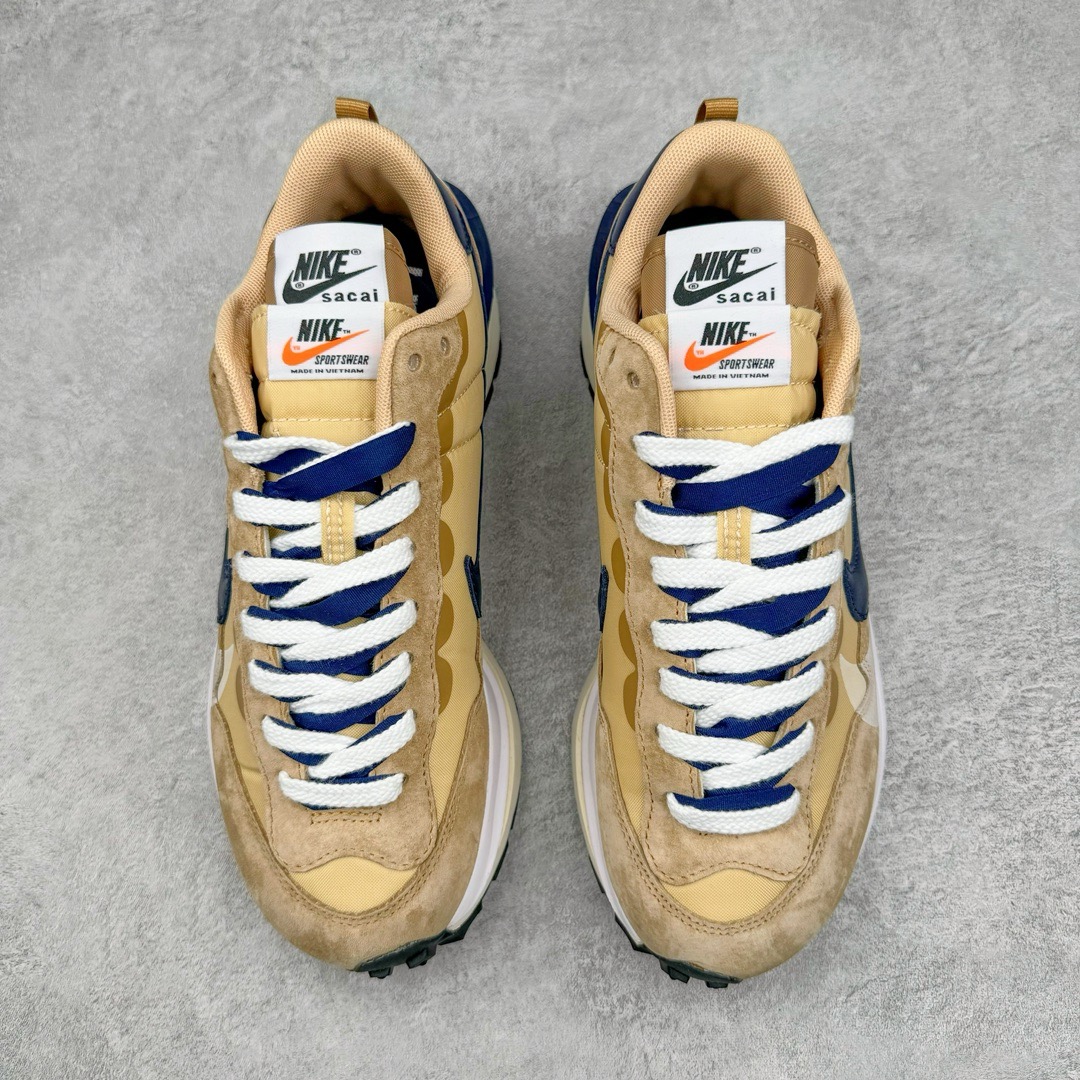 图片[2]-＃XP纯原福利 Sacai x NK VaporWaffle 联名款华夫3.0潮流休闲增高运动鞋 全套原楦原纸版原鞋开模 全网最具灵魂的版型 皮料卡色质感均保持原鞋一致 原装油墨Logo手工描漆 原装大底米色部分外尖内方 大底开口上翘弧度 后跟开口弧度高度原鞋一致 全鞋电脑针车 原厂鞋舌织唛标 原盒原配 中文合格证质保卡 客订外包保护盒 尺码对应库存明细‼️-选品中心