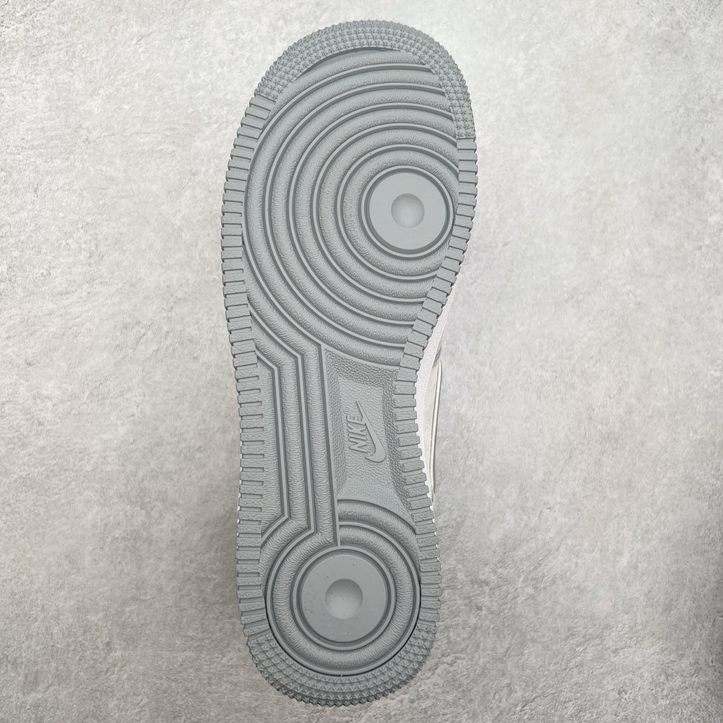 图片[9]-NK Air Force 1´07 Low 空军一号低帮百搭休闲运动板鞋 FZ0188-032 柔软、弹性十足的缓震性能和出色的中底设计 横跨复古与现代的外型结合 造就出风靡全球 三十多年的Force 1 直到今天还深受青睐 尺码：36 36.5 37.5 38 38.5 39 40 40.5 41 42 42.5 43 44 44.5 45-选品中心