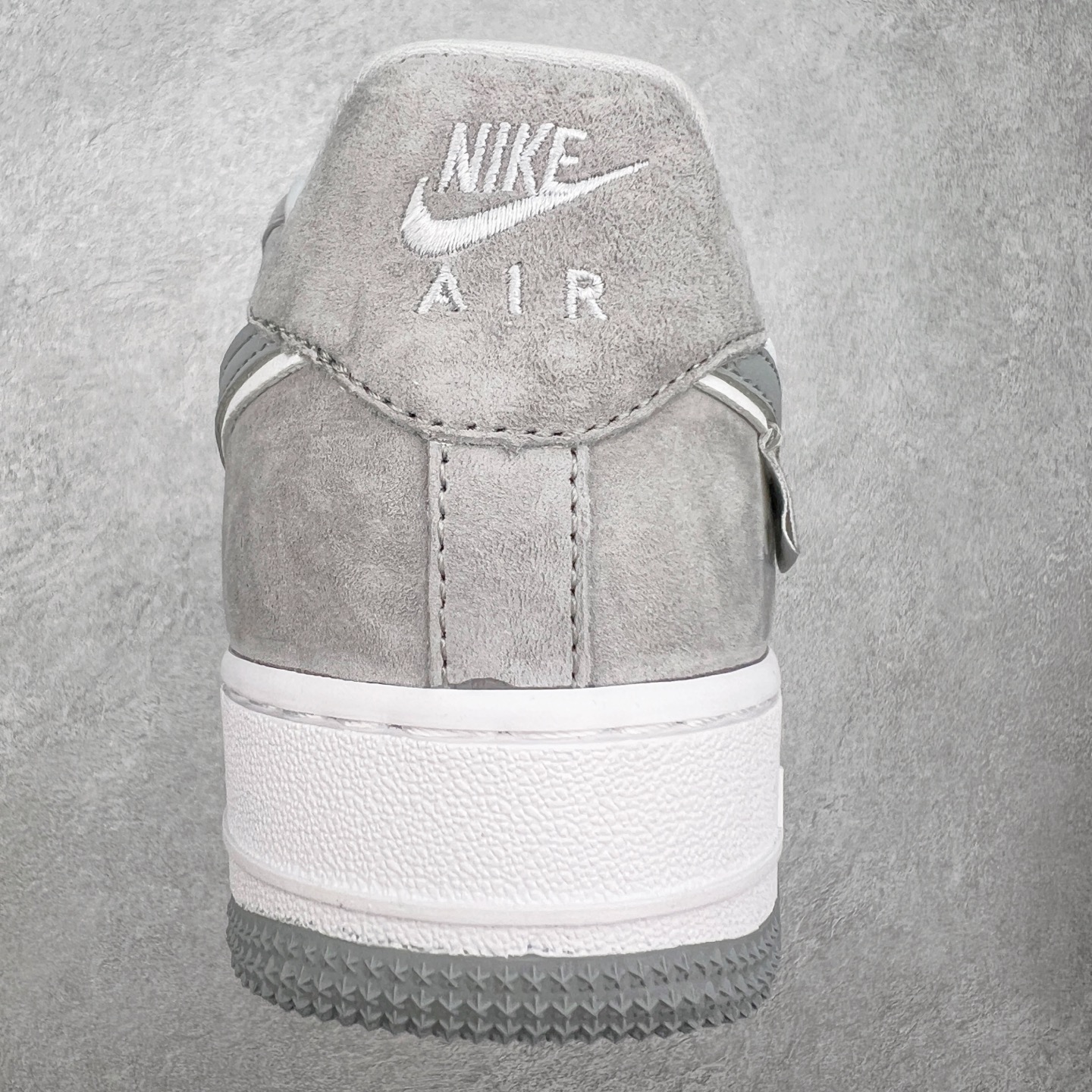 图片[8]-NK Air Force 1´07 Low 空军一号低帮百搭休闲运动板鞋 FZ0188-032 柔软、弹性十足的缓震性能和出色的中底设计 横跨复古与现代的外型结合 造就出风靡全球 三十多年的Force 1 直到今天还深受青睐 尺码：36 36.5 37.5 38 38.5 39 40 40.5 41 42 42.5 43 44 44.5 45-选品中心