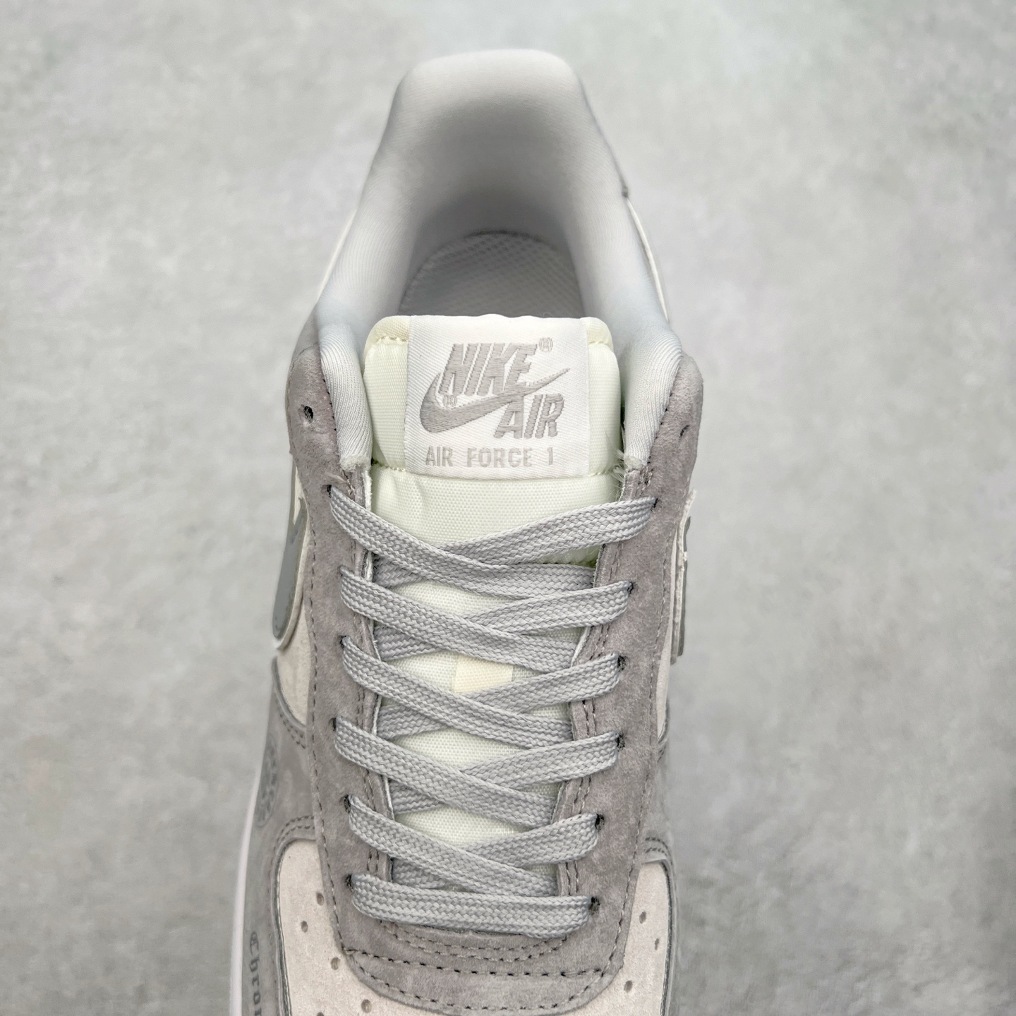 图片[5]-NK Air Force 1´07 Low 空军一号低帮百搭休闲运动板鞋 FZ0188-032 柔软、弹性十足的缓震性能和出色的中底设计 横跨复古与现代的外型结合 造就出风靡全球 三十多年的Force 1 直到今天还深受青睐 尺码：36 36.5 37.5 38 38.5 39 40 40.5 41 42 42.5 43 44 44.5 45-选品中心