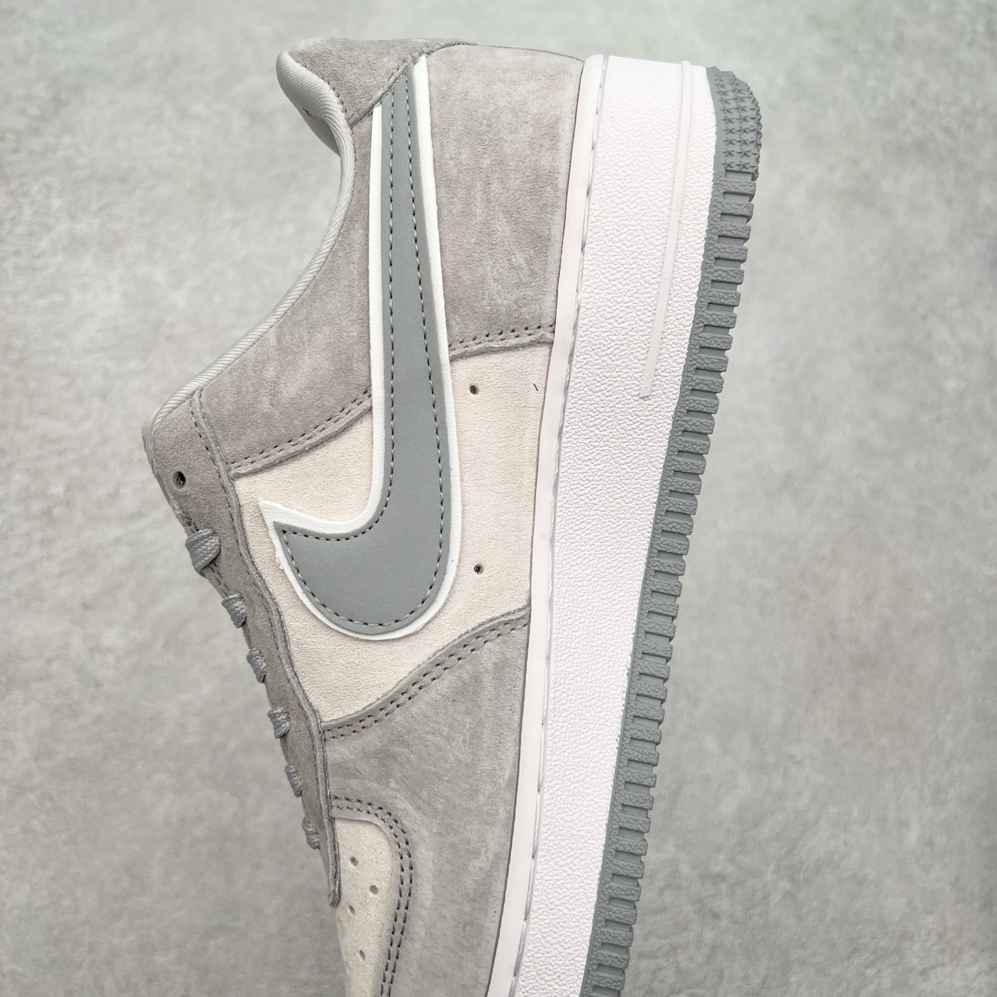 图片[7]-NK Air Force 1´07 Low 空军一号低帮百搭休闲运动板鞋 FZ0188-032 柔软、弹性十足的缓震性能和出色的中底设计 横跨复古与现代的外型结合 造就出风靡全球 三十多年的Force 1 直到今天还深受青睐 尺码：36 36.5 37.5 38 38.5 39 40 40.5 41 42 42.5 43 44 44.5 45-选品中心