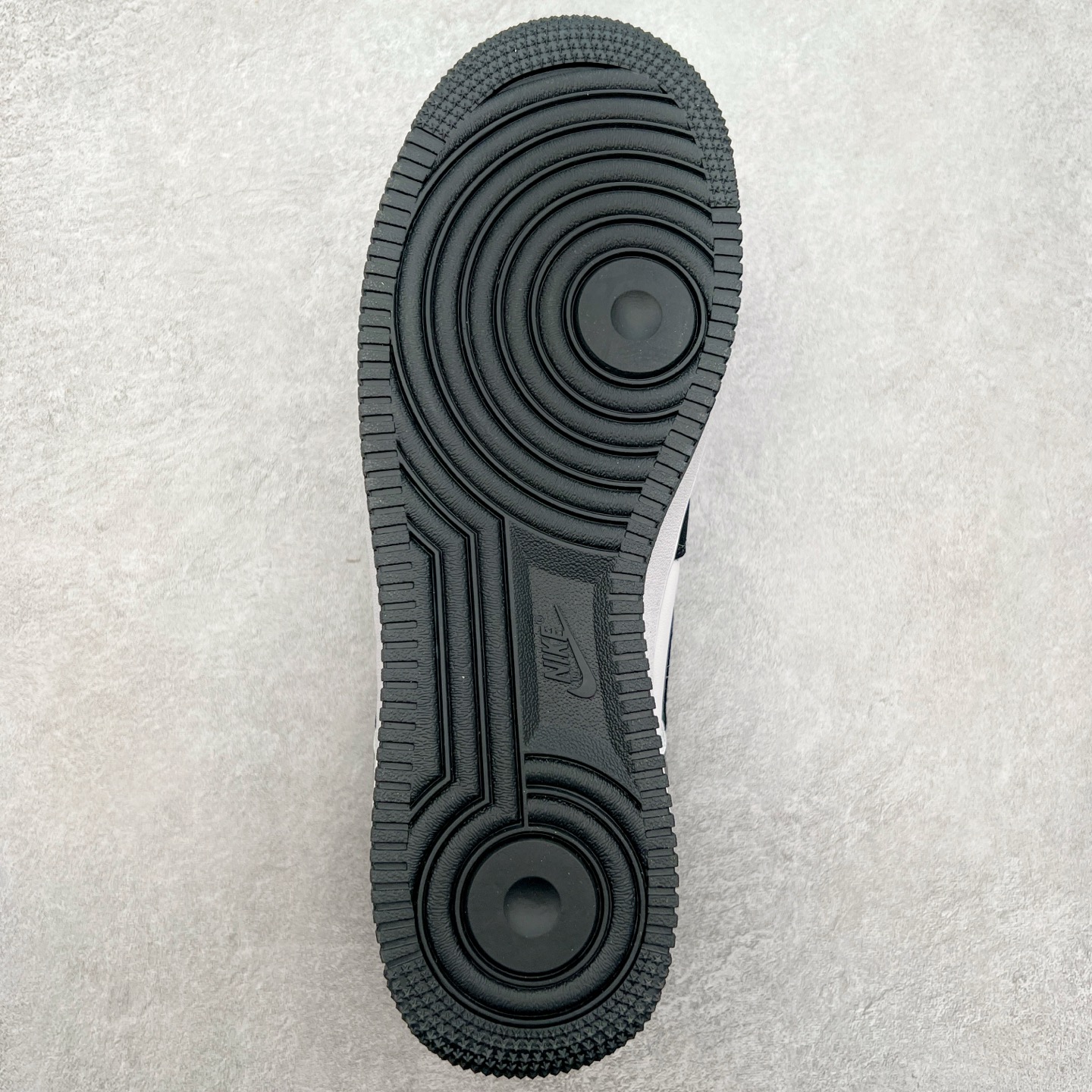 图片[9]-NK Air Force 1´07 Low 空军一号低帮百搭休闲运动板鞋 DF0188-029 柔软、弹性十足的缓震性能和出色的中底设计 横跨复古与现代的外型结合 造就出风靡全球 三十多年的Force 1 直到今天还深受青睐 尺码：36 36.5 37.5 38 38.5 39 40 40.5 41 42 42.5 43 44 44.5 45-选品中心