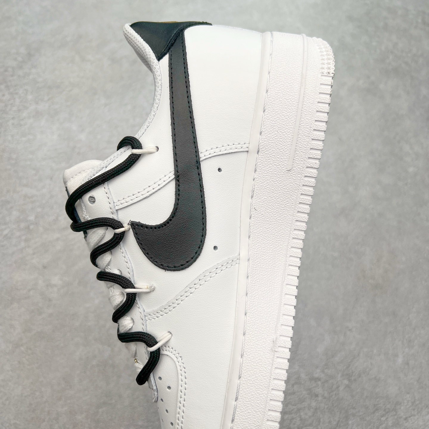 图片[7]-NK Air Force 1´07 Low 空军一号低帮百搭休闲运动板鞋 CZ0210-102 柔软、弹性十足的缓震性能和出色的中底设计 横跨复古与现代的外型结合 造就出风靡全球 三十多年的Force 1 直到今天还深受青睐 尺码：36 36.5 37.5 38 38.5 39 40 40.5 41 42 42.5 43 44 44.5 45-选品中心