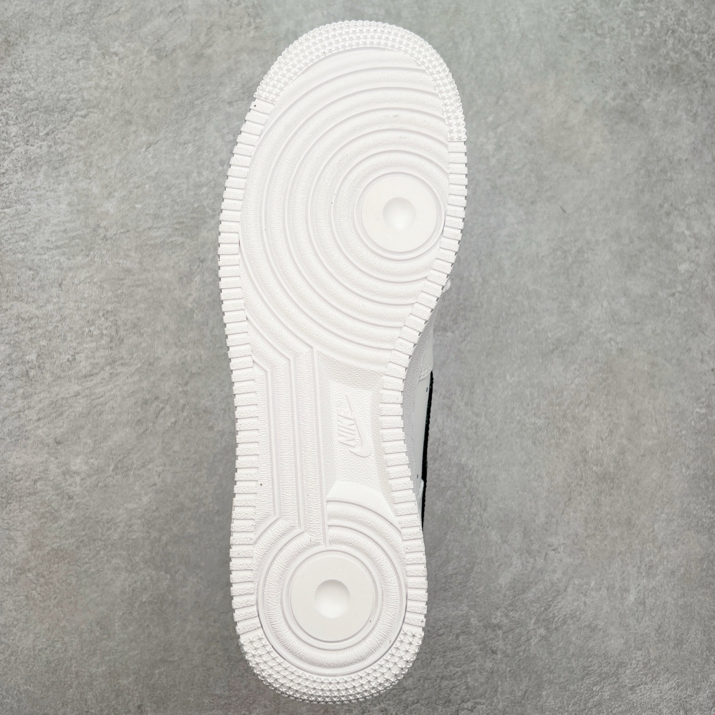 图片[9]-NK Air Force 1´07 Low 空军一号低帮百搭休闲运动板鞋 CZ0210-102 柔软、弹性十足的缓震性能和出色的中底设计 横跨复古与现代的外型结合 造就出风靡全球 三十多年的Force 1 直到今天还深受青睐 尺码：36 36.5 37.5 38 38.5 39 40 40.5 41 42 42.5 43 44 44.5 45-选品中心