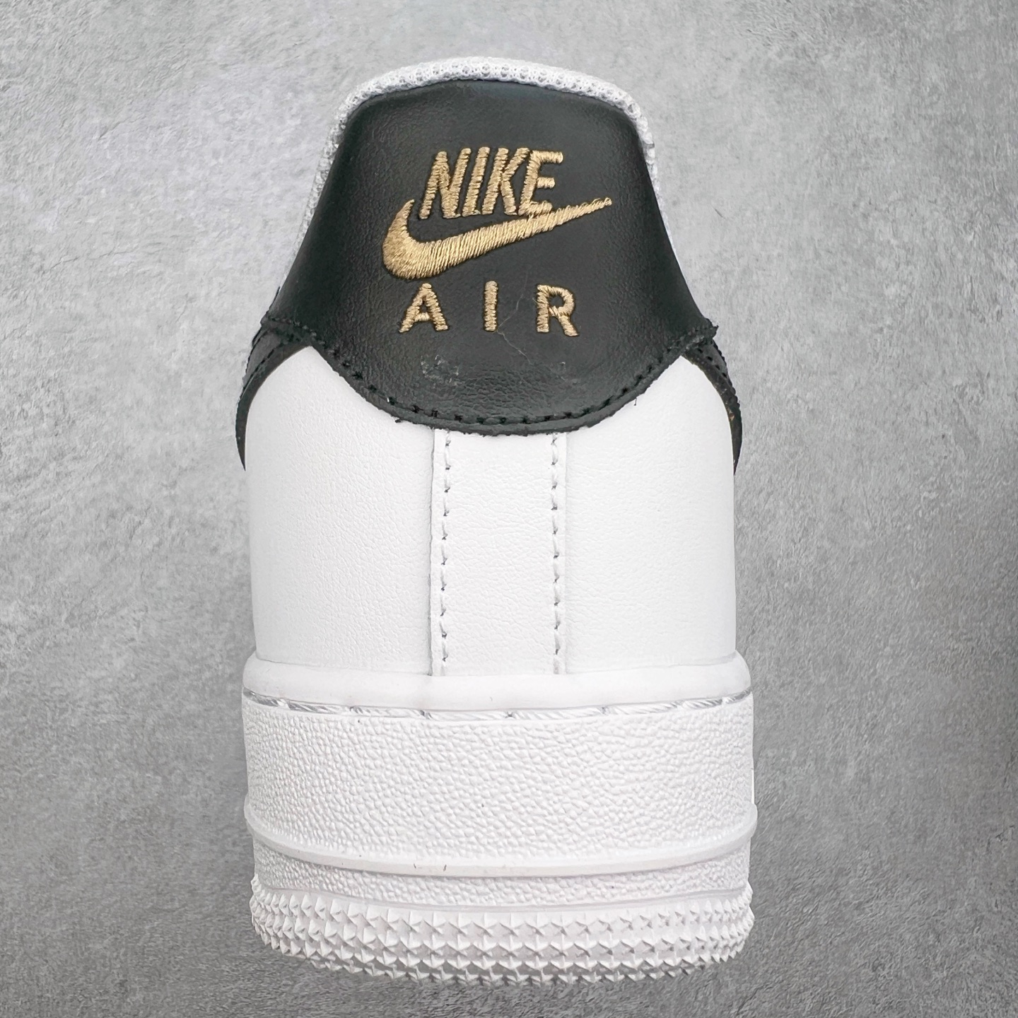 图片[8]-NK Air Force 1´07 Low 空军一号低帮百搭休闲运动板鞋 CZ0210-102 柔软、弹性十足的缓震性能和出色的中底设计 横跨复古与现代的外型结合 造就出风靡全球 三十多年的Force 1 直到今天还深受青睐 尺码：36 36.5 37.5 38 38.5 39 40 40.5 41 42 42.5 43 44 44.5 45-选品中心