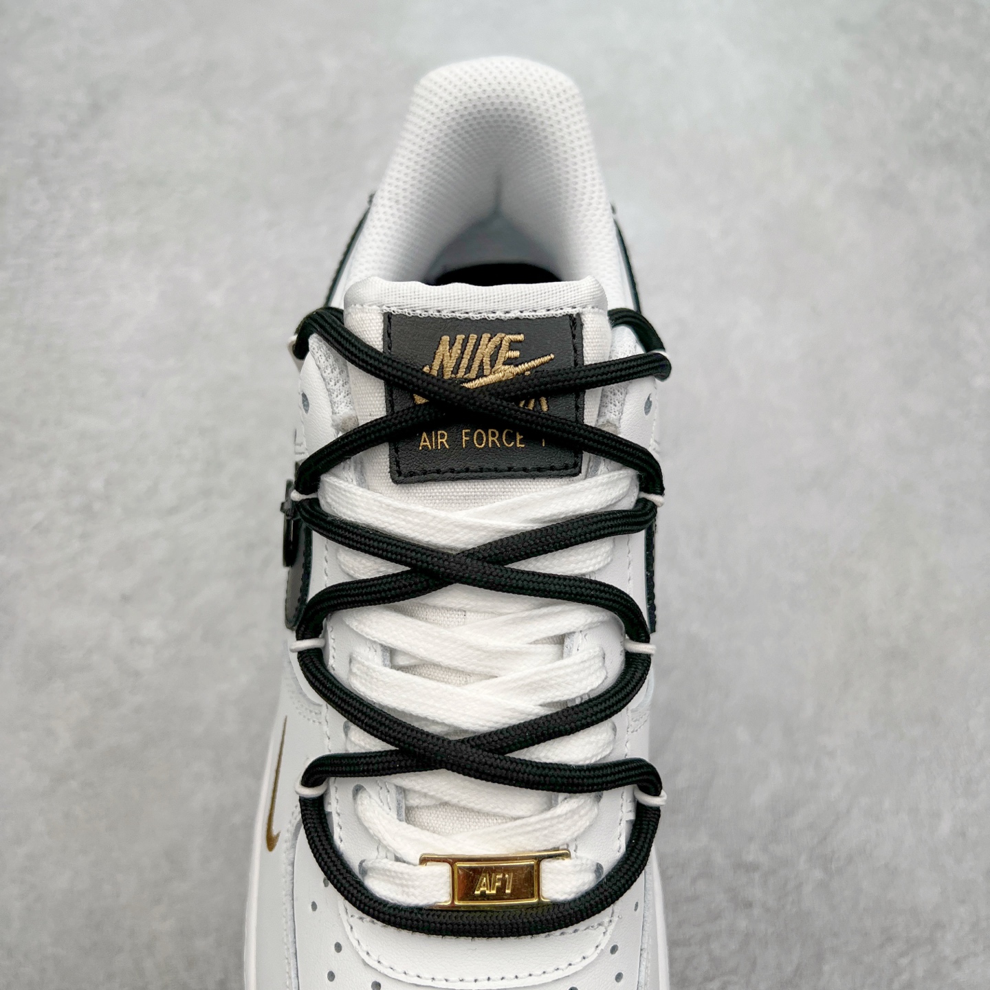 图片[5]-NK Air Force 1´07 Low 空军一号低帮百搭休闲运动板鞋 CZ0210-102 柔软、弹性十足的缓震性能和出色的中底设计 横跨复古与现代的外型结合 造就出风靡全球 三十多年的Force 1 直到今天还深受青睐 尺码：36 36.5 37.5 38 38.5 39 40 40.5 41 42 42.5 43 44 44.5 45-选品中心