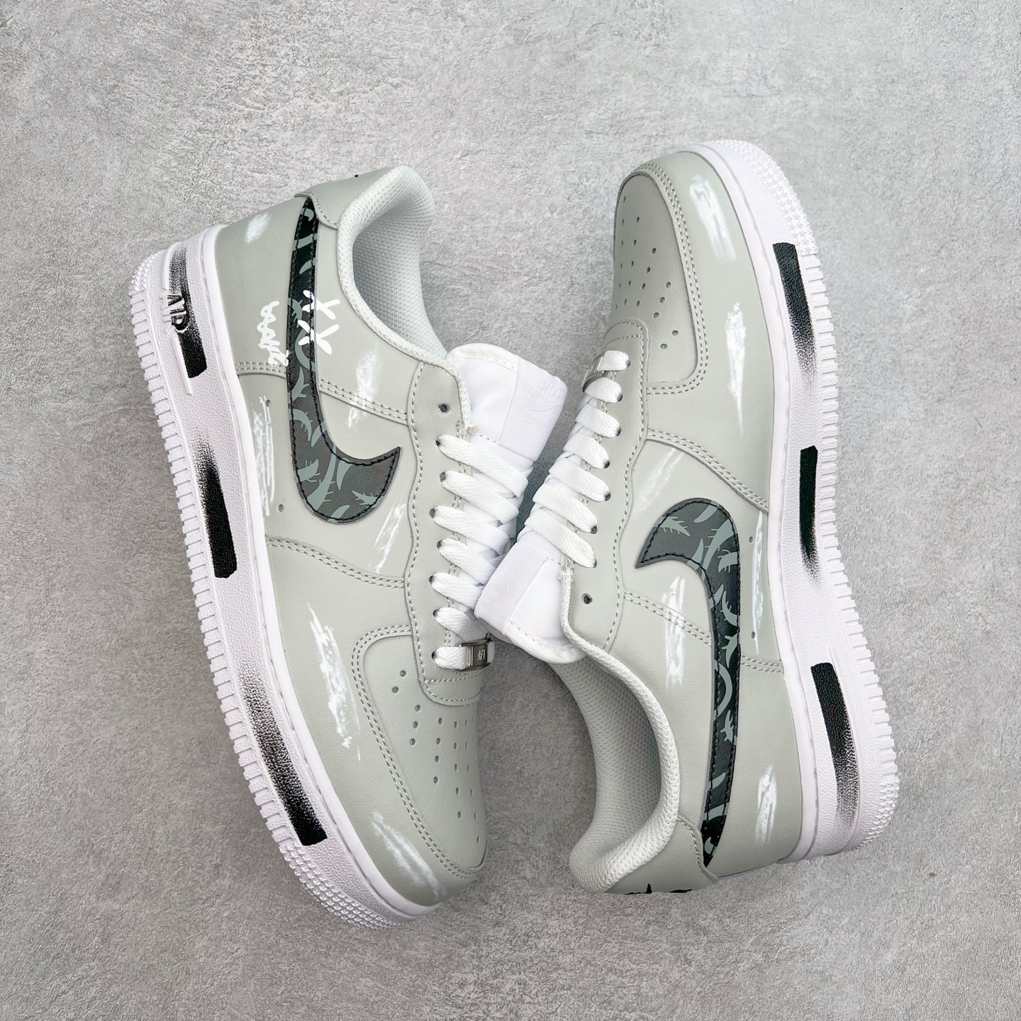 图片[3]-NK Air Force 1´07 Low 空军一号低帮百搭休闲运动板鞋 CW2288-111 柔软、弹性十足的缓震性能和出色的中底设计 横跨复古与现代的外型结合 造就出风靡全球 三十多年的Force 1 直到今天还深受青睐 尺码：36 36.5 37.5 38 38.5 39 40 40.5 41 42 42.5 43 44 44.5 45-选品中心