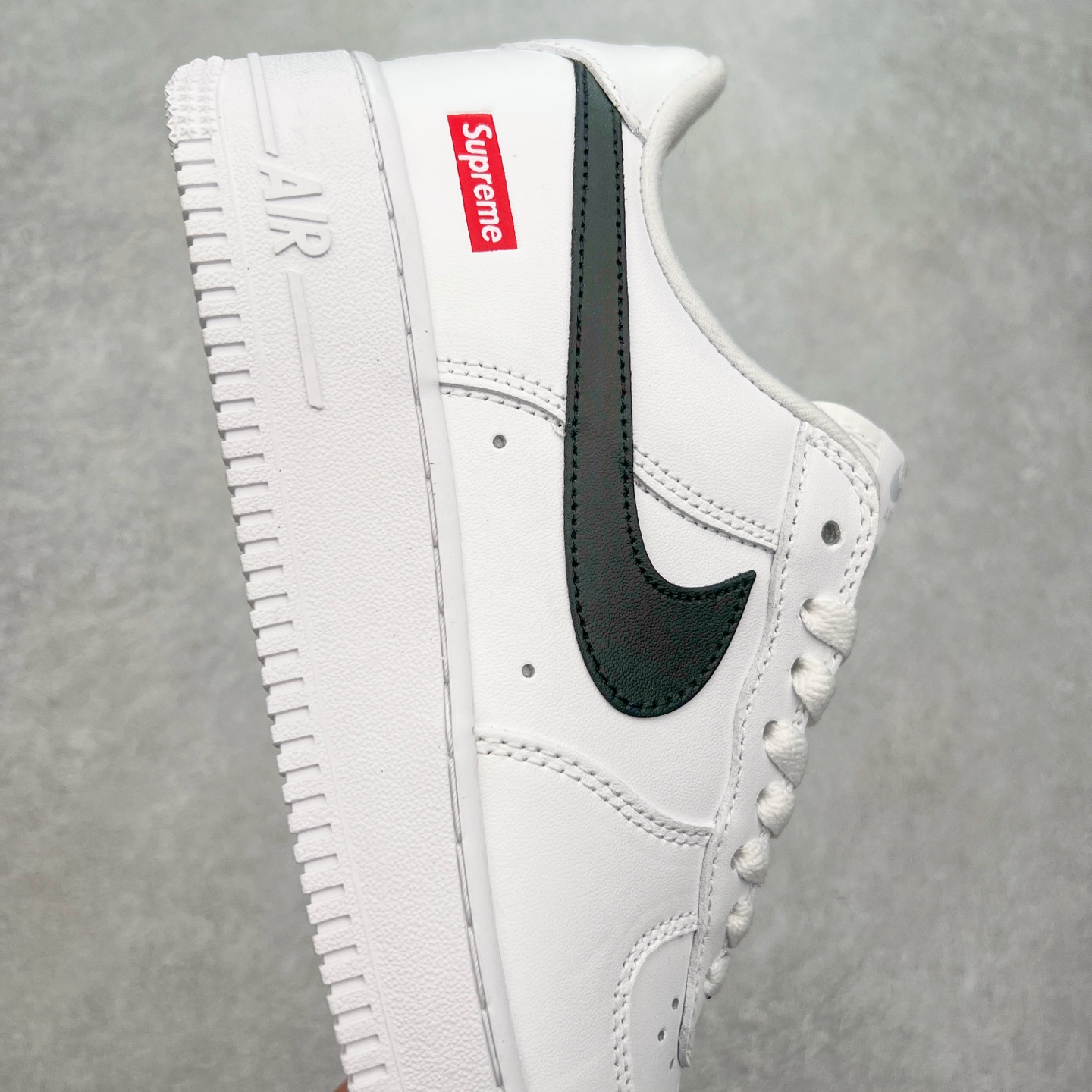 图片[6]-NK Air Force 1´07 Low 空军一号低帮百搭休闲运动板鞋 CU9225-102 柔软、弹性十足的缓震性能和出色的中底设计 横跨复古与现代的外型结合 造就出风靡全球 三十多年的Force 1 直到今天还深受青睐 尺码：36 36.5 37.5 38 38.5 39 40 40.5 41 42 42.5 43 44 44.5 45-选品中心