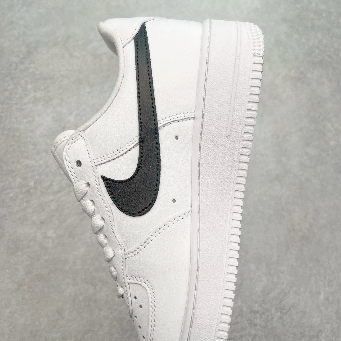 图片[7]-NK Air Force 1´07 Low 空军一号低帮百搭休闲运动板鞋 CU9225-102 柔软、弹性十足的缓震性能和出色的中底设计 横跨复古与现代的外型结合 造就出风靡全球 三十多年的Force 1 直到今天还深受青睐 尺码：36 36.5 37.5 38 38.5 39 40 40.5 41 42 42.5 43 44 44.5 45-选品中心