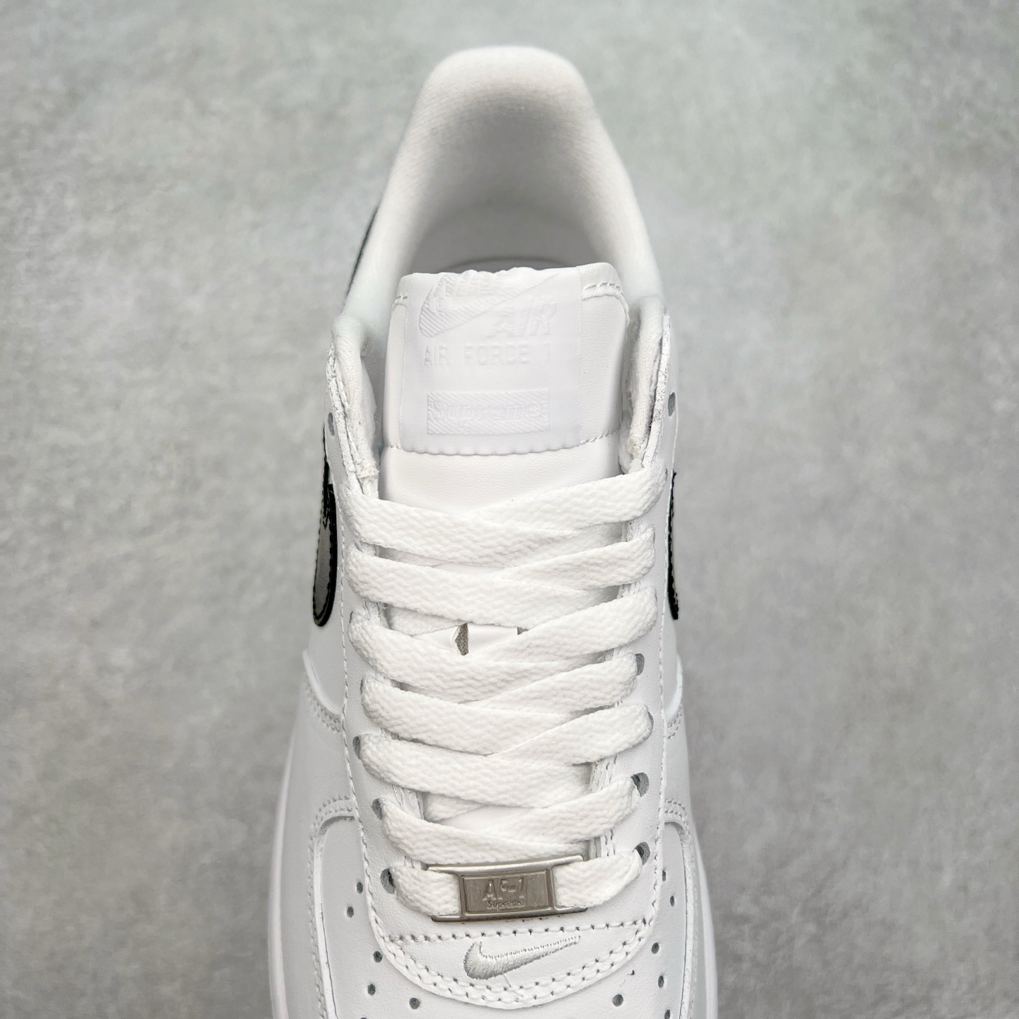 图片[5]-NK Air Force 1´07 Low 空军一号低帮百搭休闲运动板鞋 CU9225-102 柔软、弹性十足的缓震性能和出色的中底设计 横跨复古与现代的外型结合 造就出风靡全球 三十多年的Force 1 直到今天还深受青睐 尺码：36 36.5 37.5 38 38.5 39 40 40.5 41 42 42.5 43 44 44.5 45-选品中心