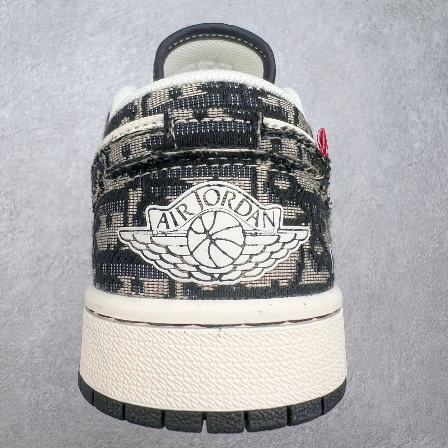 图片[8]-Air Jordan AJ1 Low 低帮定制 SJ9950-036 原厂内置气垫魔块 A模大底 头层小牛皮 鞋舌AJ原厂专用牛津布+AJ专用反口珍珠布+原厂无杂质高弹内里海棉+特殊封边弹力鞋带 尺码：36 36.5 37.5 38 38.5 39 40 40.5 41 42 42.5 43 44 44.5 45 46 47.5-选品中心