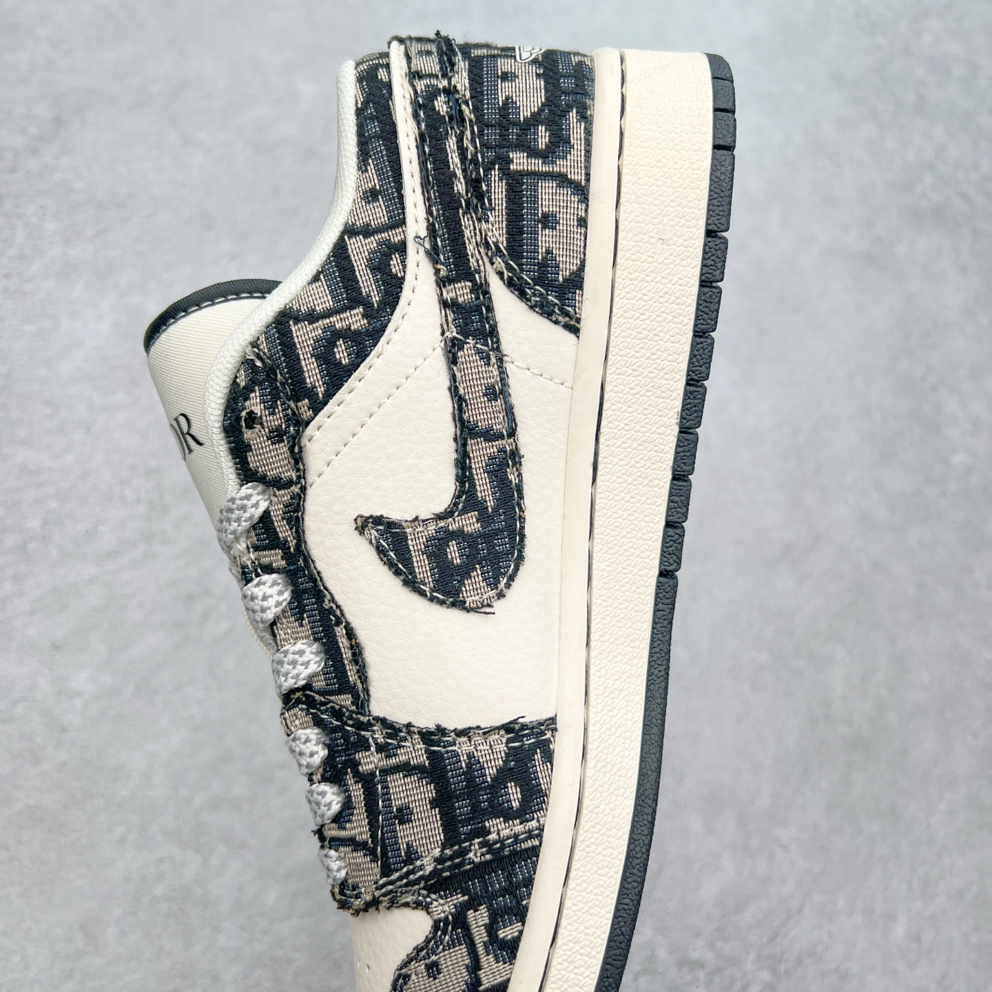 图片[7]-Air Jordan AJ1 Low 低帮定制 SJ9950-036 原厂内置气垫魔块 A模大底 头层小牛皮 鞋舌AJ原厂专用牛津布+AJ专用反口珍珠布+原厂无杂质高弹内里海棉+特殊封边弹力鞋带 尺码：36 36.5 37.5 38 38.5 39 40 40.5 41 42 42.5 43 44 44.5 45 46 47.5-选品中心